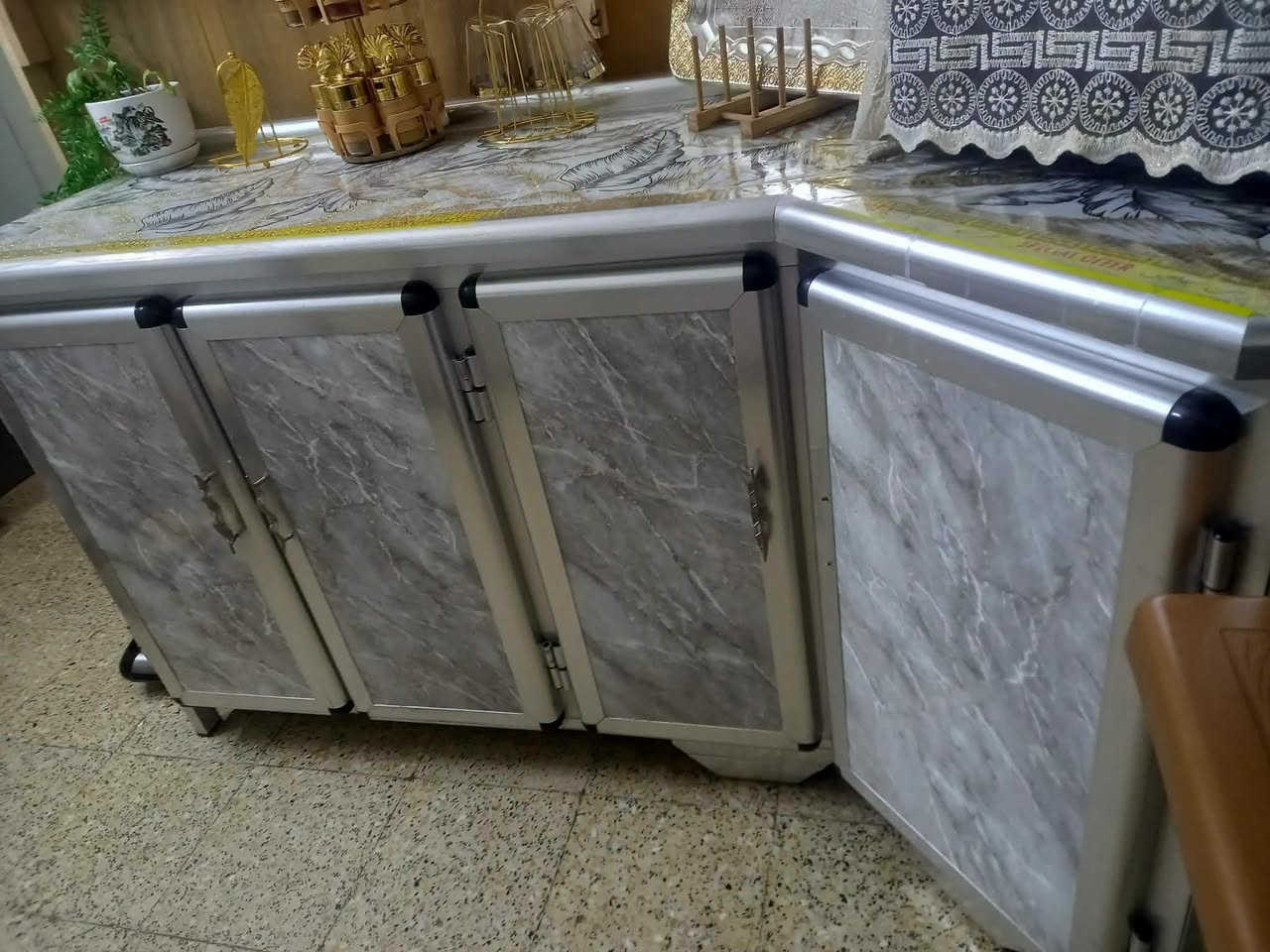 كاونتر 3 قطع شغل ثقيل
السعر 250
عنوان الانتصار شارع 60 قرب اسواق الخضراء
