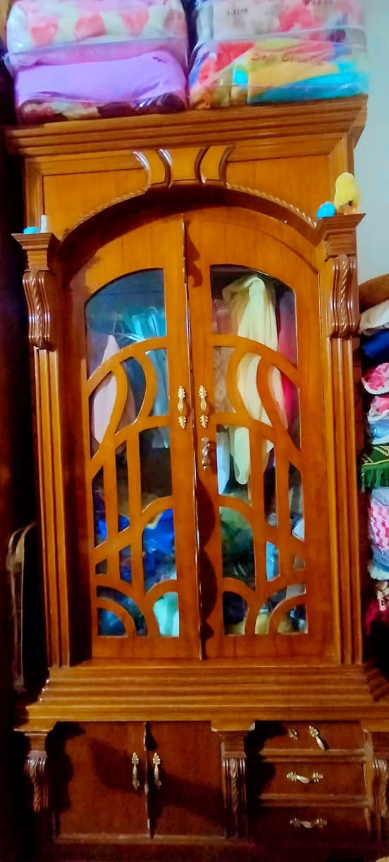 السلام عليكم غرفه اخشاب للبيع نضيفه سعر تواصل واتساب ***********
