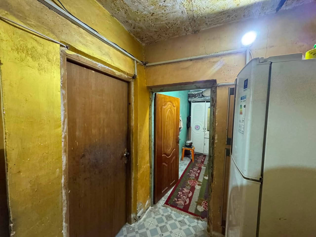 بيت للبيع ١٠٥ متر في دربونه عرضه 
البيت قديم قرب مصلى الجمعه 
سعر مناسب في مركز المدينة 
٨٠ مليون اغلب البيوت في المنطقة أهل مدينه
هاتف.   ***********
