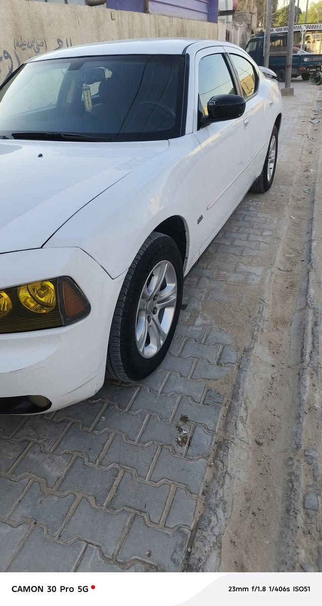 السلام عليكم 
جارجر موديل 2010
سنويه لل 28(حادثها موضح بالصوره بخشم الجاملغ واني مبدل الجاملغ) 
حداديه نسبة70 بالمئه
نمره بغداد بآسمي.. 
كير ومكينه ممتازه 
كهربائيات وكيچات كلها شغاله 
تبريد تدفىه خير من الله. 
السعر 110
***********
