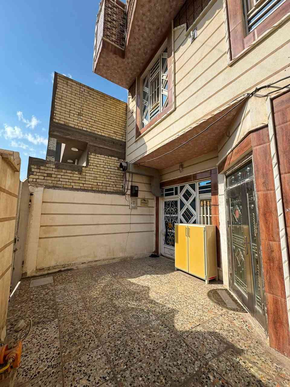 دار في حي المهندسين
100م 7 في نزال 14.3 طابقين بناء حديث صب 

يحتوي ع ٣ غرف نوم و٣ مجمعات صحية:

***********

السعر 205 مليون
