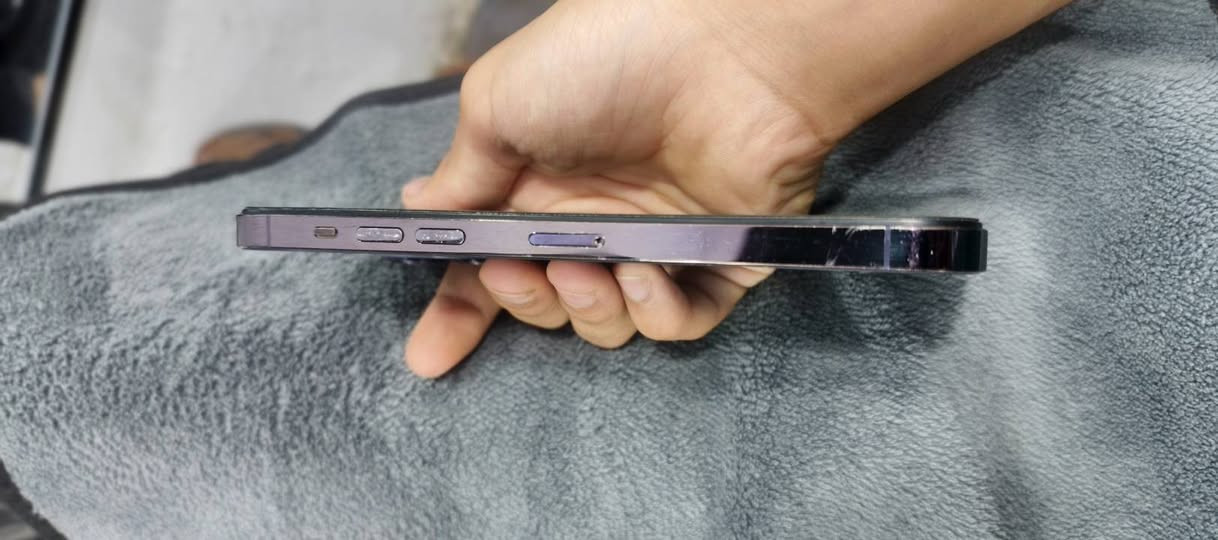 ايفون 14بروماكس 💜
السعر 600الف بي مجال 
الذاكره 128
 شاشه مستبدله اصليه ✅
بطاريه مستبدله اصليه ✅
 دبل سيم 2✅
النضافه فول✅
بصمه شغاله✅
ضهر مكسور الجهاز مابي أي عطل
مكاني موصل حي صدام 
رقم ***********
