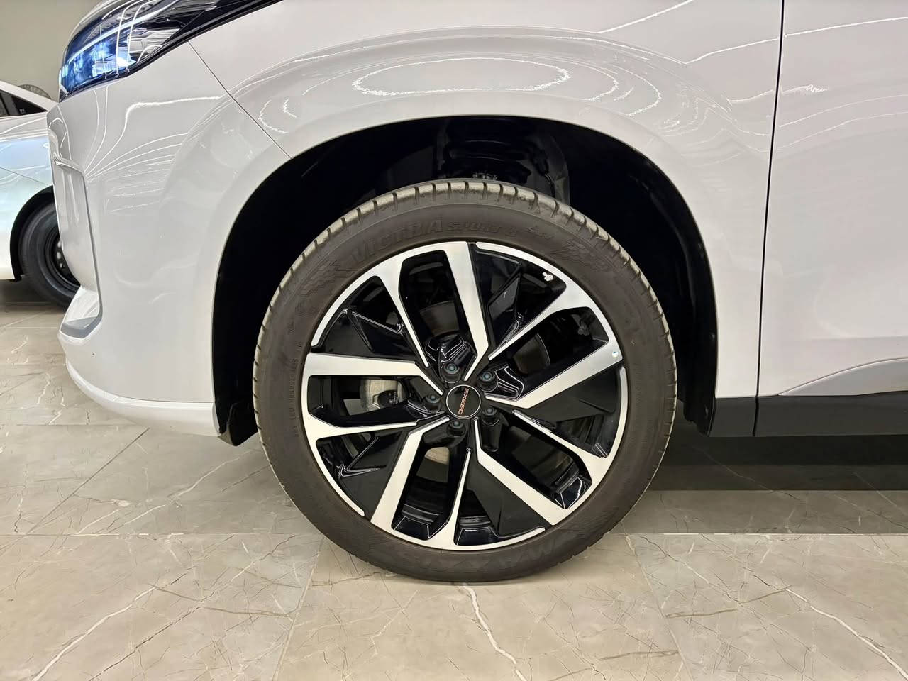 🔥نوێ🔥
EXEED VX 2026 Comfort 7 Seats AWD
ئێکسید ڤی ئێکس کۆمفۆرت
مۆدێل ٢٠٢٦ سفر کیلۆمەتر
مەکینە ٢.٠ تۆربۆ ٤ پستۆن دەبڵ ئەکسل
هێزی ئەسپ ٢٦١ تۆرک ٤٠٠ ن.م
ضمان ٧ ساڵ + ٤ ساڵ سێرڤس بەخۆرایی
٧ نەفەری

*********** ☎️

مواصفات کۆمفۆرت، کامێرا ٣٦٠ پلە، کوشن جلد و کارەبایی و سارد و گەرم و میمۆری، شحن وایرلێس، داشبۆرد کامل شاشە، پانۆراما، ٣ ڕیز کوشن، لیدی ناوەوە، سیستەمی صەوت ٢٣ سەماعە، برێک کارەبایی و ئۆتۆ هۆڵد، دەبڵ ئەکسل، لایت کامل زینۆن و لید، ڕاداری پێش و خەتی جادە و تەنیشت، صنوق کارەبایی، ١٠ ئەیرباگ.

بۆ زانینی نرخ کۆمێنتێک بەجێبهێڵە
لمزید الرجاء اکتب التعلیق

پێشانگای ســـلـــێــــمـــانـــی ھەمیشە پێشەنگین 
‏‎معرض الســــلــیــمانـــیـــة ھو الافضل دائماً
‏‎
‏‎بە داوای لێبوردنەوە قیستمان نییە
‏‎نعتذر منکم لیس لدینا نظام الاقساط

‏‎‏‎معرض الســــلــیــمانـــیـــة ھو الافضل دائماً

‎‏‎‏‎نعتذر منکم لیس لدینا نظام الاقساط⚠️⚠️

ناونیشان: سلێمانی-ڕێگای تاسڵوجە-تێرمیناڵی سەرەکی سلێمانی-ژمارە ١٢٨
‎‏‎العنوان: سلیمانیة -طریق کرکوک-نقلیات الرئیسي الجدید - الرقم ١٢٨

#SlemaniAuto #Exeed #VX
