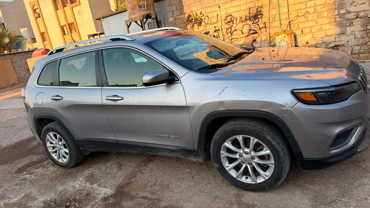 السلام عليكم
جيب شيروكي بزون 2019 
محرك 4 سلندر 
حادثها بنيد ودعاميه 
رقم اربيل تحويل او وكاله حاضر 
سعرها 125 وبيها مجال للاسفسار ***********
