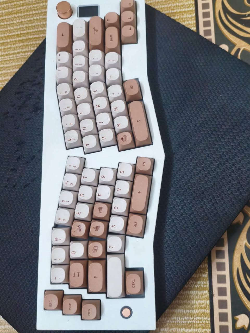 سلام عليكم
كيبورد كوستم

CIDOO V68 VIA / QMK Gasket-Mounted Alice Wireless Mechanical Keyboard - cnc

السويتشات: Akko V3 Matcha Green Pro Switches

السعر 95 قفل

