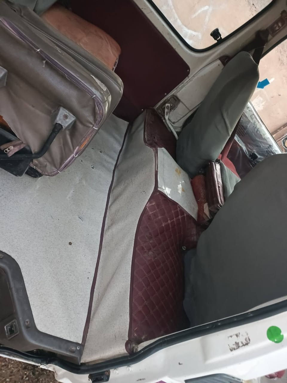 السلام عليكم فتون 14رقم بغداد للبيع سياره جاهزه كبل للشارع من كير اكسل محرك داخل تخم تايركهربائيات دشبولها حلو سيبايه درع كبات بوشيه السياره مابيها اينقص والكشر كفاله عامه لاضربه ولاصبغ السعر78رقم الهاتف ***********
