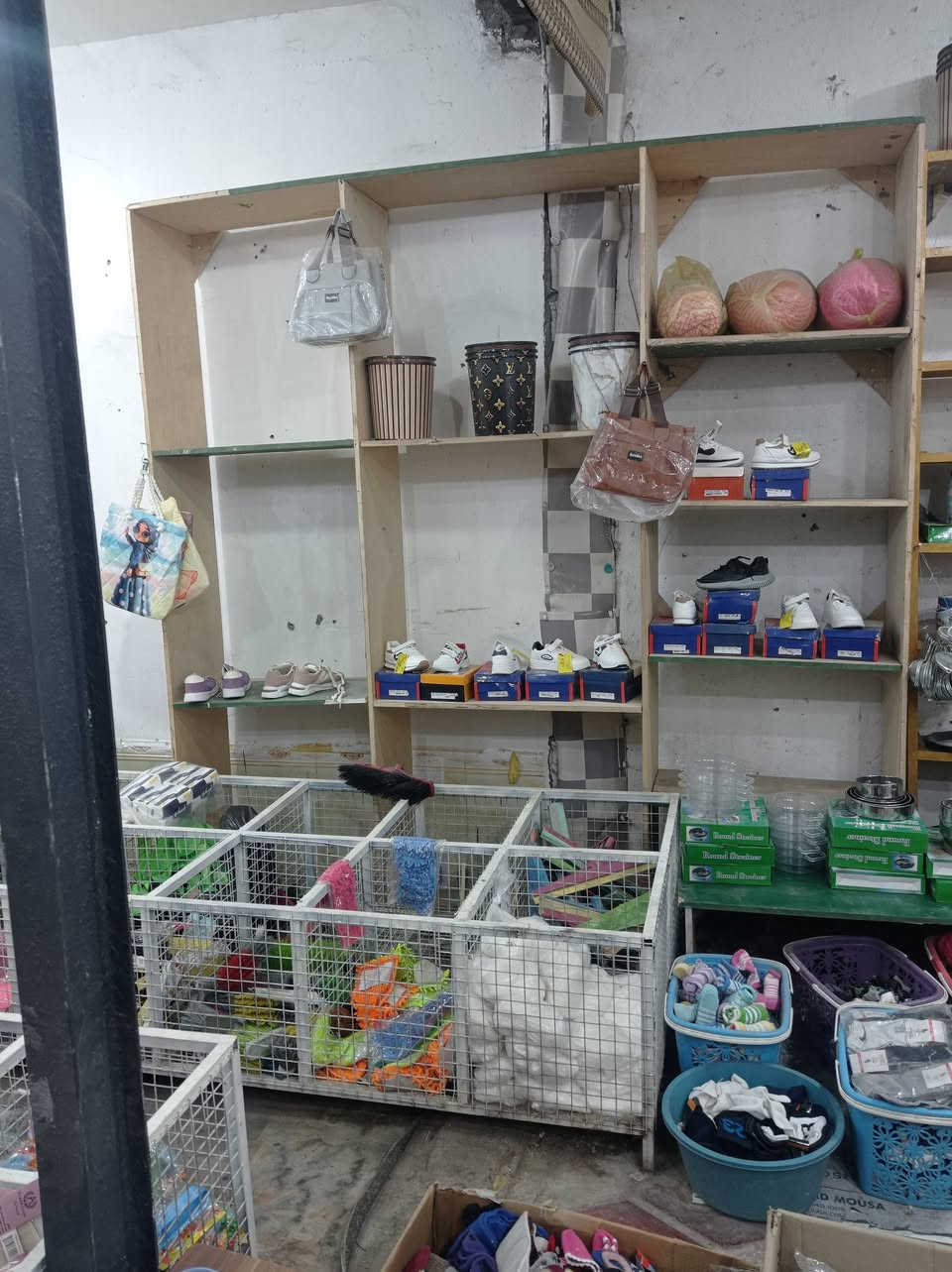 لاصحاب المحال والمجمعات اثاث محل للبيع قفاصه مكعبات حديد عدد 2 للبيع رفوف عدد 2 حماله خشب عدد 1 ميوزه 1 كبير  و 2 اصغار ثلاثتهم رگم حديد طبعا الله شاهد كلهم تفصال وجدد تجي وتشوف بعينك واكيد راح تشتري الغرض من البيع لترميم المحل جددددددد واساعدكم بالاسعار
لاتراسلني وتگلي بيش شراي تعال وشوف بعينك ومتاكد راح تشتريهم يختلفون عن الصور
ابو المصلحه يعرف شلون يفيدنه 
وبالخدمه
مجمع فلس ونص گرمة بني سعيد مجاور عيادة الحاج وليد مباشرة 
*********** واتساب واتصال
*********** اتصال فقط
لاصحاب المحال والمجمعات اثاث محل للبيع قفاصه مكعبات حديد عدد 2 للبيع رفوف عدد 2 حماله خشب عدد 1 ميوزه 1 كبير  و 2 اصغار ثلاثتهم رگم حديد طبعا الله شاهد كلهم تفصال وجدد تجي وتشوف بعينك واكيد راح تشتري الغرض من البيع لترميم المحل جددددددد واساعدكم بالاسعار
