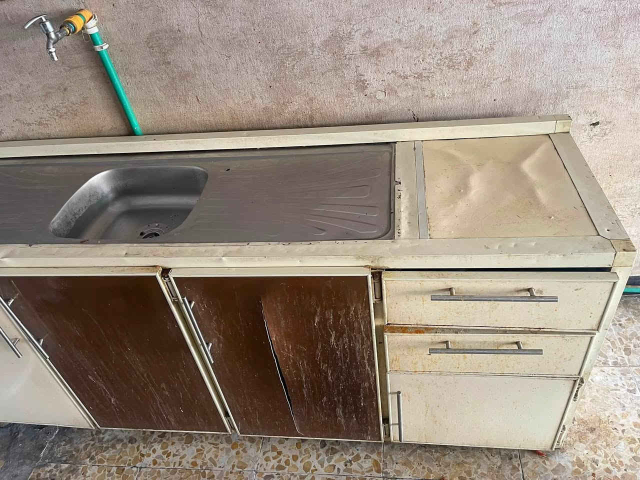 سلام عليكم ابيع شلعه كلهن غراض كباب كامله مابيهن نقص وياهن 250 شيش تقريبا مكاني الشعب
سعر مليون قفل بدون عمله رجاا 
***********
