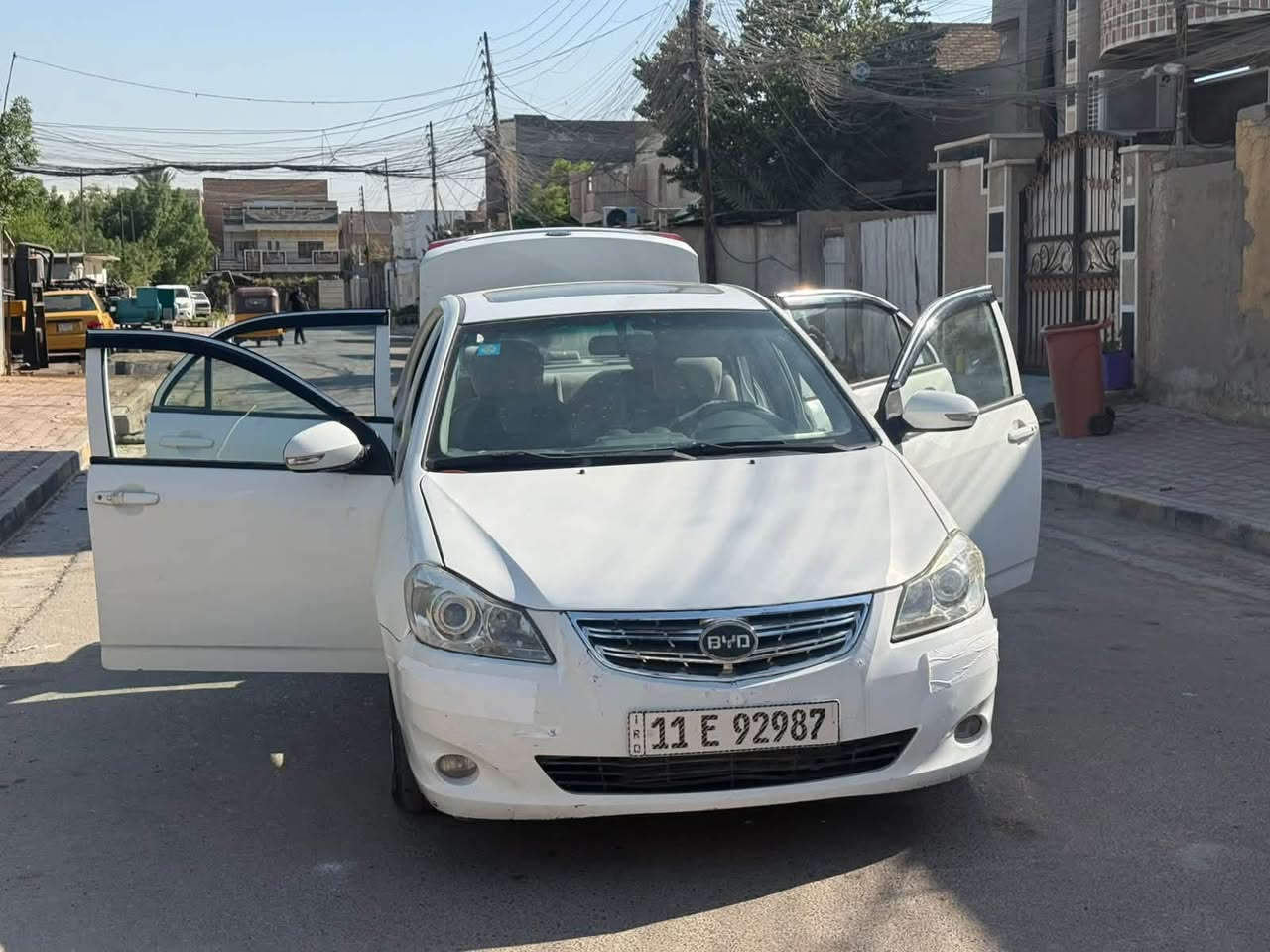 السلام عليكم BYD. G3.  2013 كير اوتماتيك المرغوب 
مكفوله كفاله عامه ضربه وصبغ وتبديل كير ومحرك شرط الكفاله كير مال مني كوبر يعني انسى العطل ميكانيك تبريد منضومة جديده صدر جديد تخم تاير نضيف محرك جديد سيارة ماعايزها اي شي فول مواصفات ماشيه 146 حقيقي سياره حلوه وشرط الفحص رقم بغداد 11 انكليزي والتحويل مباشر هزه جديده سنويه جديده سياره جاهزه على داير مليم ونضيفهحتى طخطخات مابيها ولا حتى بوارد ممتعوبه  السعر 52 مكاني بغداد رقمي 
***********
