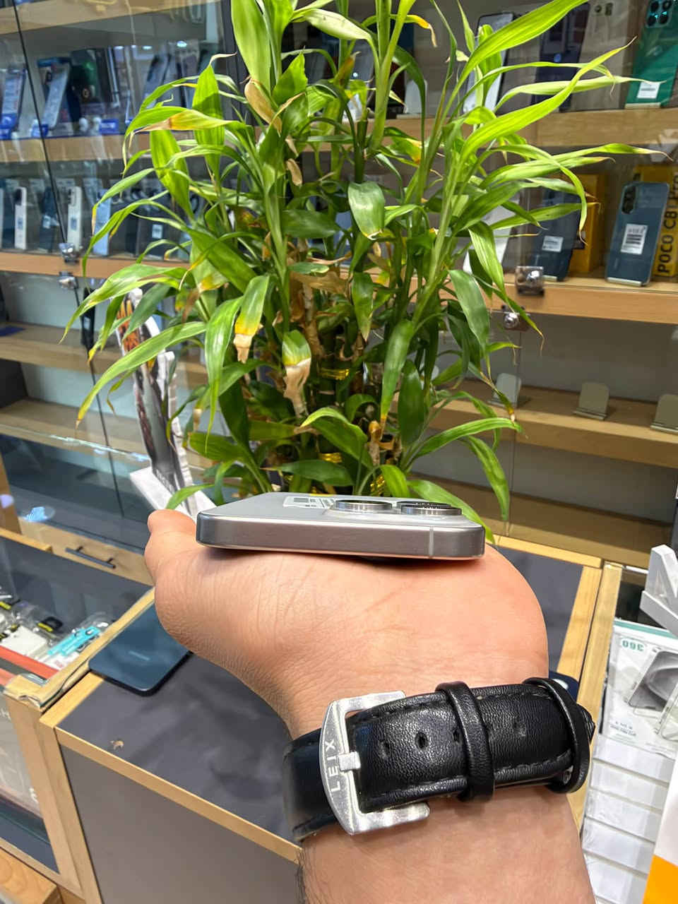 iPhone 15 Pro Max
ذاكره 256 
البطاريه 99
مشحون 92 مره 
الجهاز نضافته 100بل 100
سعر الجهاز مليون و100 وبيه مجال 
الاستفسار اكثر اتصال على هاذه الرقم 
***********
