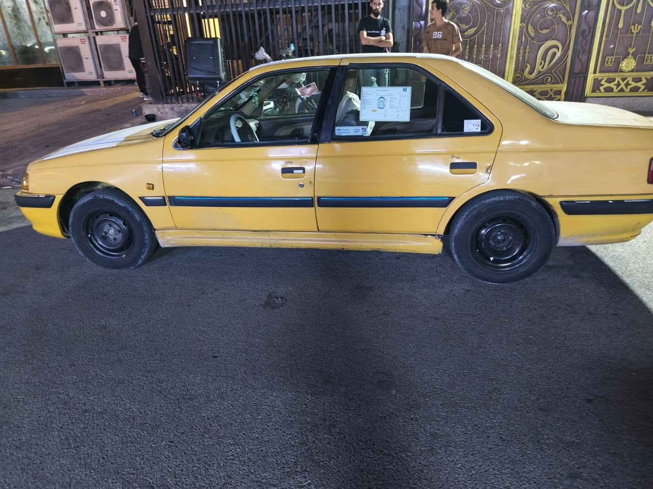 سلام عليكم سياره بيجو موديل 15 سياره نضيفه وحلوه تجي وتشوف بعينك تدفئه تبريد كله شغال صدرها شويه تعبان  مصفره هيئه وغرامات  السياره عارضها ب37 وبيها مجال بصيط حك الجيه مكاني بغداد الرشاد فلكت حي النصر رقمي ***********
