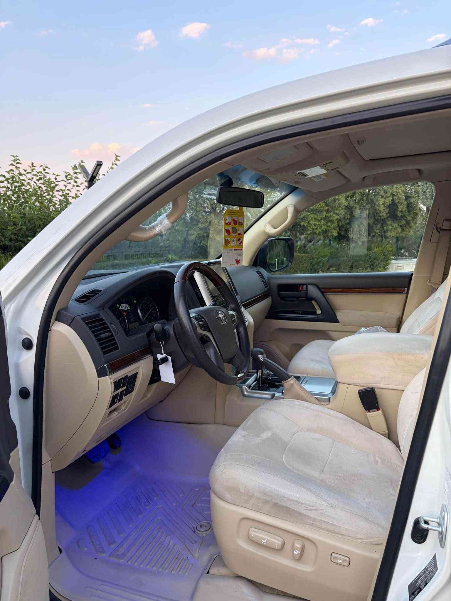 Toyota Land Cruiser 
2016
GXR-V6
63.000km
شەریکە بریەمی ئەسلی
Full ppf ضمان۱٠ سنوات
مکفولل کفالە عامە  
کیلومەتر بشرط
کشن جلد
کشن هربای
حاسات امامی و خلفی 
تشغیل عن بعید
شحن موبایل
مرایات شفط
دی ڤیدی سقف
سلاجە 
تبرید مرکزی
لایتات -LED
تاقم تایرات دانلوپ اصلی شەریکە
مكان سياره سليمانيه
***********☎️✅ السليمانية, العراق

