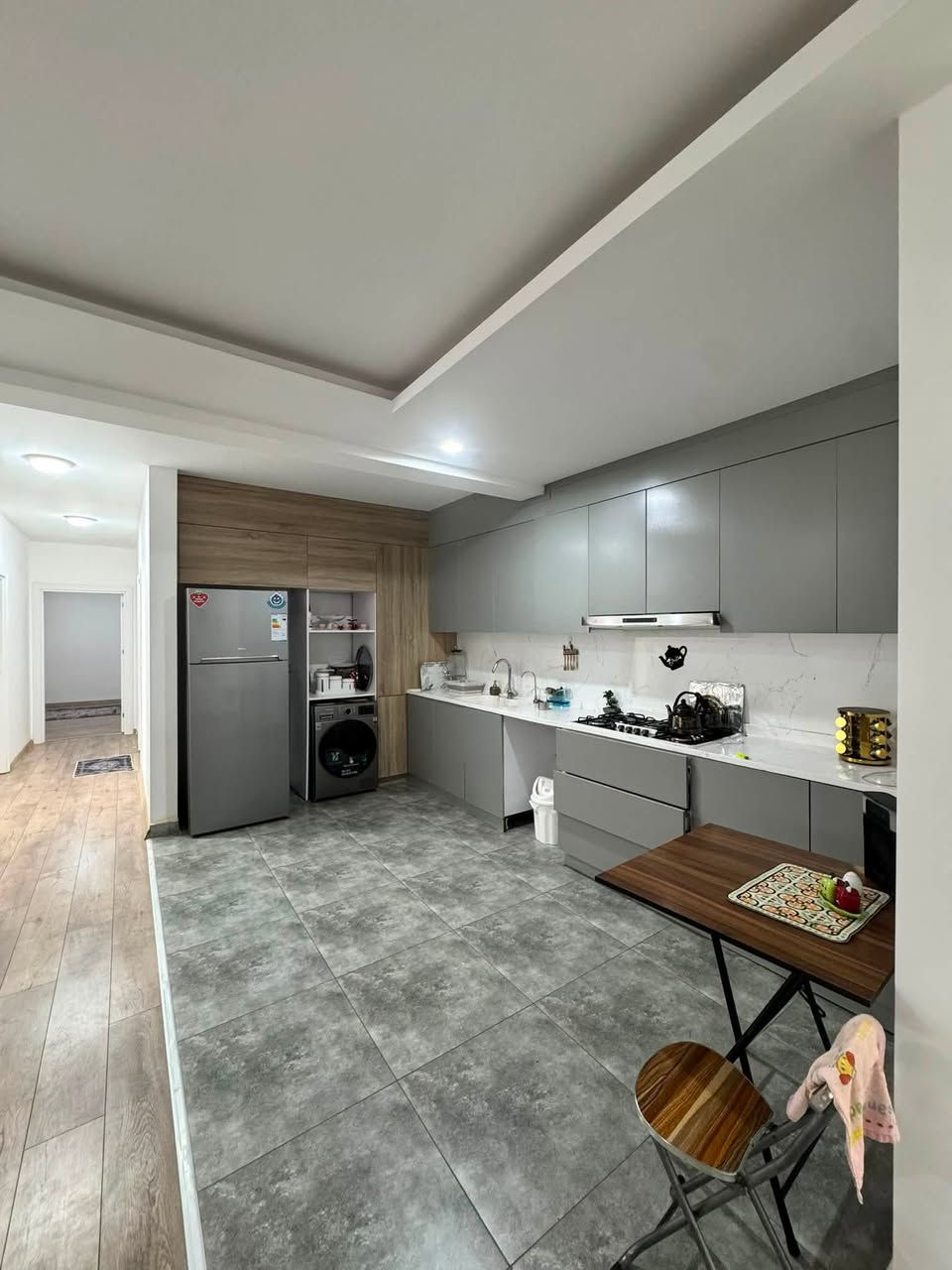 ⁨	‼️ فرنسي 2 - French Village 2‼️
⁨
🏢 شقة فارغة للبيع بواجهة و موقع مميز جدا على الحديقة

🔹 الطابق - 10
🔹 مساحة - 166 م
🔹الواجهة - شرق حدايق و نافورة 
🔹الشقة تتكون من 3 غرف نوم - غرفه سويد

💰 الدفع : ✔️ نقد

📞 للاستفسار و التفاصيل :
مكتب VIP دهوك للعقارات

📱 ***********
📱 ***********

💬 أو تواصل معنا على الخاص أو عبر الواتس أب

#duhok #دهوك #frenchvillage #iraq #موصل⁩
