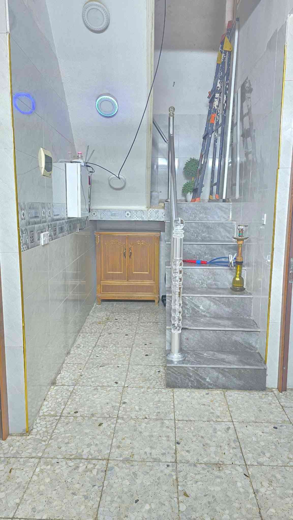بيت للبيع تجاوز قرب مخبز روعه ام الكبر  المساحه ٨٠ الواجه ٦. طابق واحد ***********

نص مكتوب في الصور:
- الدار للبيع
- ***********
