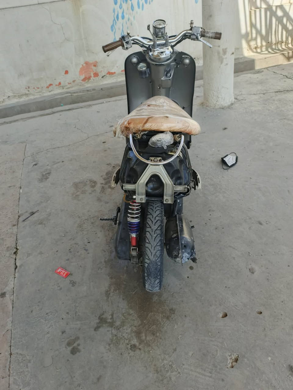 لەسەر ئیزنی ئەدمینی بەڕێز ماتۆڕی باجی عەلیم😂 زۆر مەزبووتە بەس قەباخی دووەوەی ئەوئ کەبلیتەرو تایەی تازە ١٣٠هەزار قفڵ گۆڕینەوەش ئەکەین ماتۆرەکە جا ئیز و بیکیشەیە  لە سلیمانیم ***********
