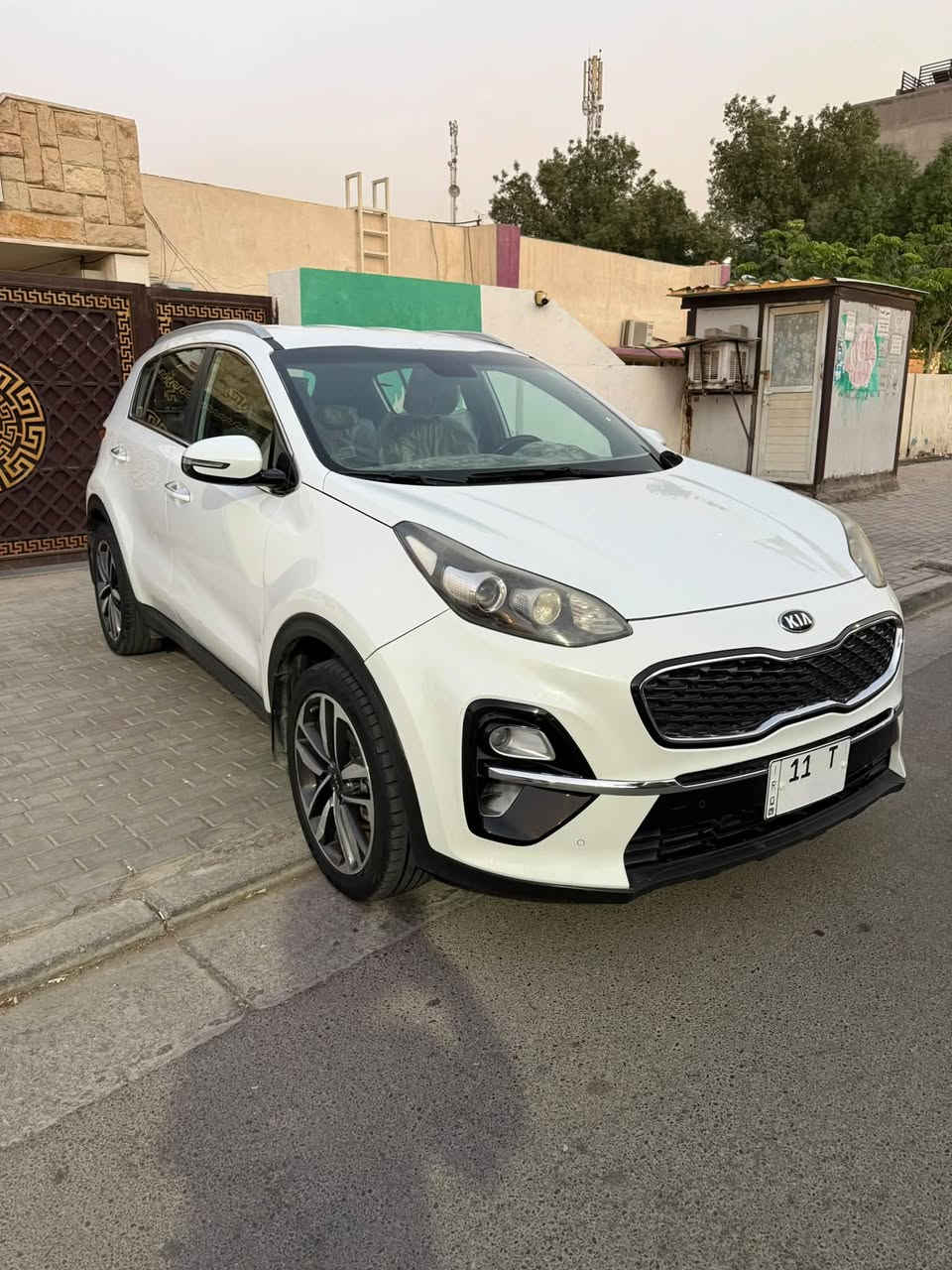 السلام عليكم سبورتج موديل 2019 مواصفات عاديه السياره نظيفه جداً وارد خليجي ماشية 61 كيلو حساسات خلفيه واماميه اشاير بالمري ويل كب بيها طخه بالباب اليمنه والباقي مكفول كلشي مابيها ، مكان السياره بغداد المنصور
السعر 179 $ 
للتواصل ***********
