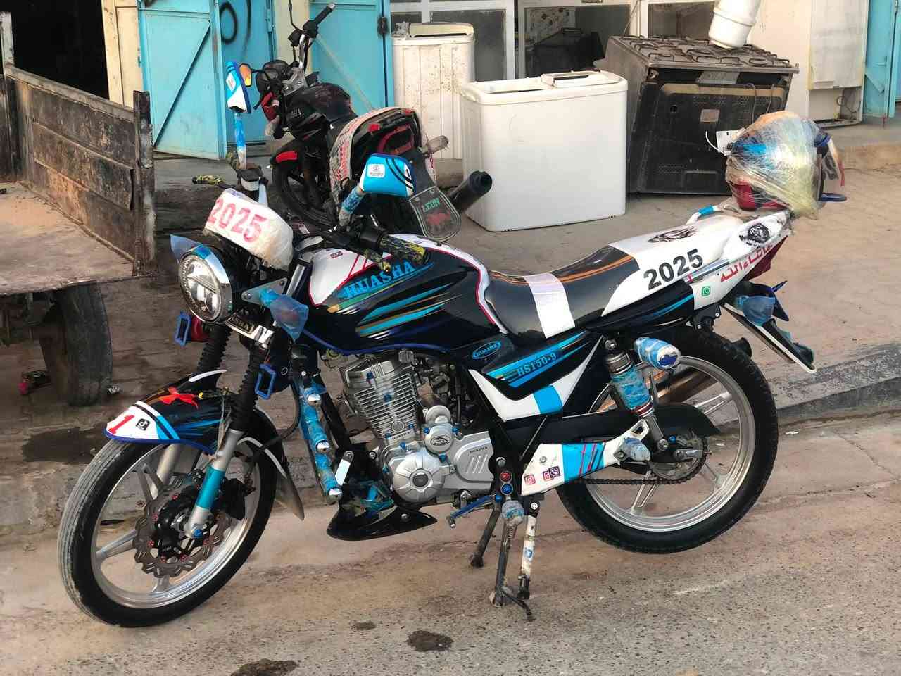 للبيع هيوشه 2025 اسود
موطور نضيف مال جناي
محرك وكير شرط 
تخم تاير شركه
زنجيل جديد 
كماليات ما عايزه لو برقي 
بعده علا وضع الشركه 
هورنات كامري 
درع هوا ول بومات
عالي ناصي 
نشرات 
كلشي موطور برقي مناقصه 
مال جناي 

لاستفسار خاص او 
*********** 

ملاحضه سعره
مليون وميه وخمسين وبي مجال حك الجيه 
الموشراي لا يتعبني
