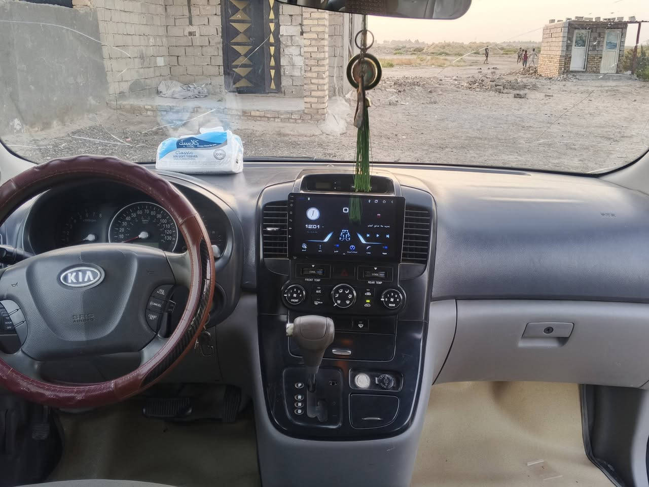 كيه  سيدونا موديل 10
ضربه الوارد جاملغ وبنيد بدون دواخل 
ومرشوشه جماليه 
تبريد حداديه تخم تاير دواخل السياره احلا من الصور 
السنويه لل28
السعر 115وبيها مجال 
للاستفسار الاتصال ***********
