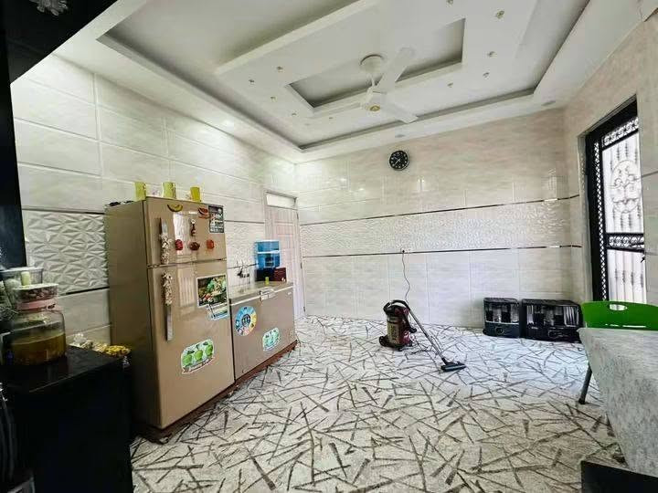 للبيع دار جاهز فول مساحه 200متر تجاه شروق 
الدار حديث جاهز للسكن حي الفلاح الاولئ نهاية شارع الملعب على جه اليسار
***********
