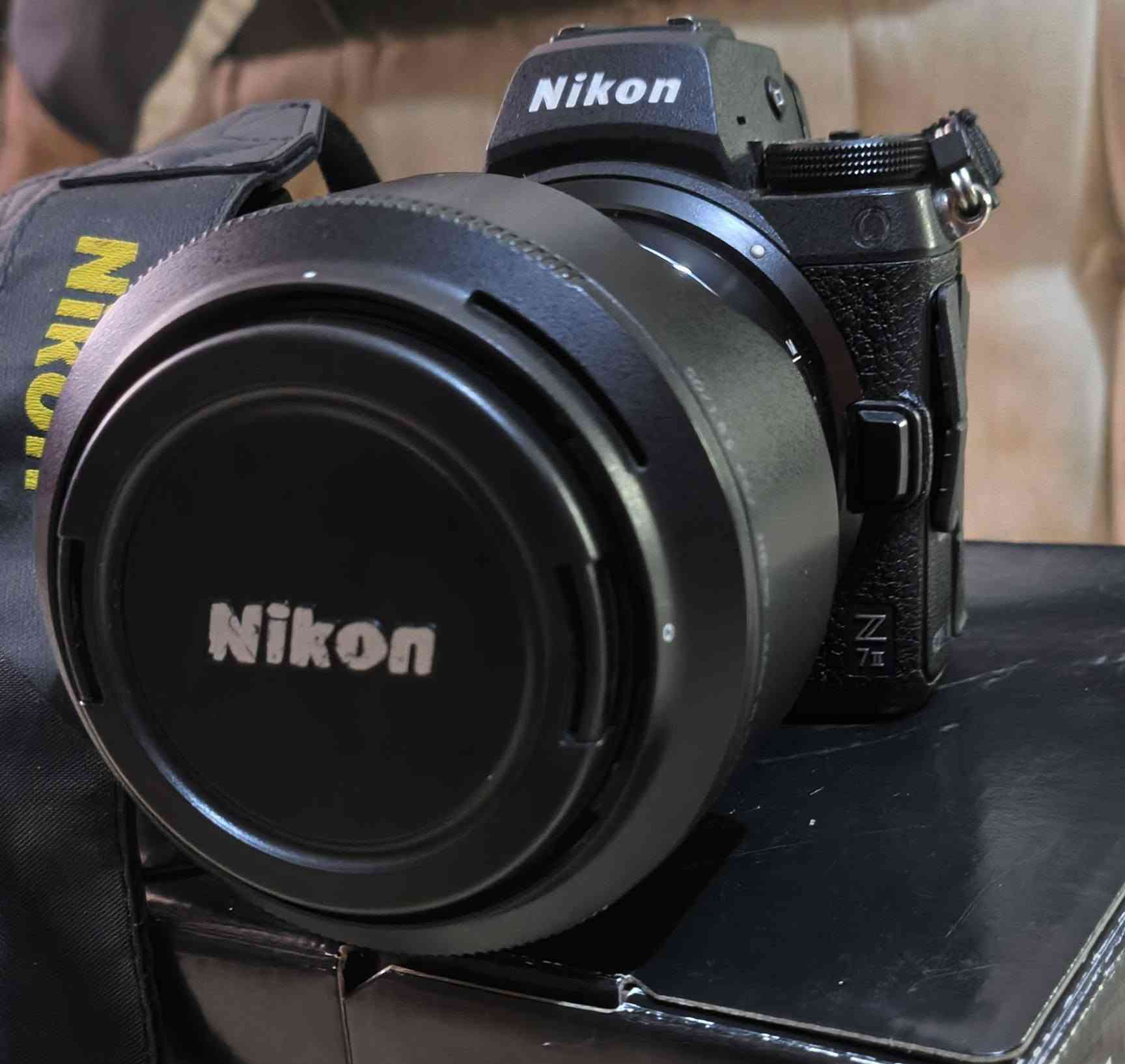 السلام عليكم 
‏للبيع كامره نيكون z7 مارك 2 
‏مع عدسه Nikon NIKKOR Z 50mm f/1.8 S
‏شتر 9k
‏كامره نضيفه 
‏ملحقاتهه 
‏شاحنه مالته الاصليه 
‏بطاريه 
‏رام 64
‏كارتون 
‏كيبل 
‏كاتريدر ثلاثي
‏مع ستاندات عدد 2
‏اضائه عدد 2 
‏سعر 3مليون و500
‏وبيهه مجال
‏تواصل ***********

