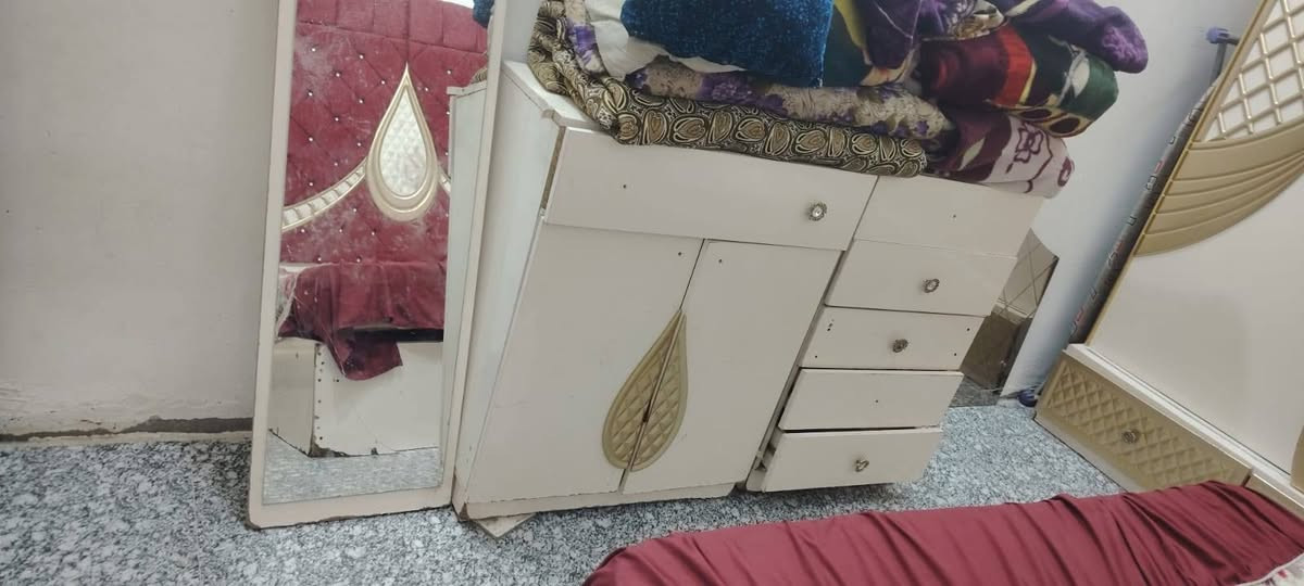 السلام عليكم غرفه تركي للبيع السعر ٢٥٠ /***********
