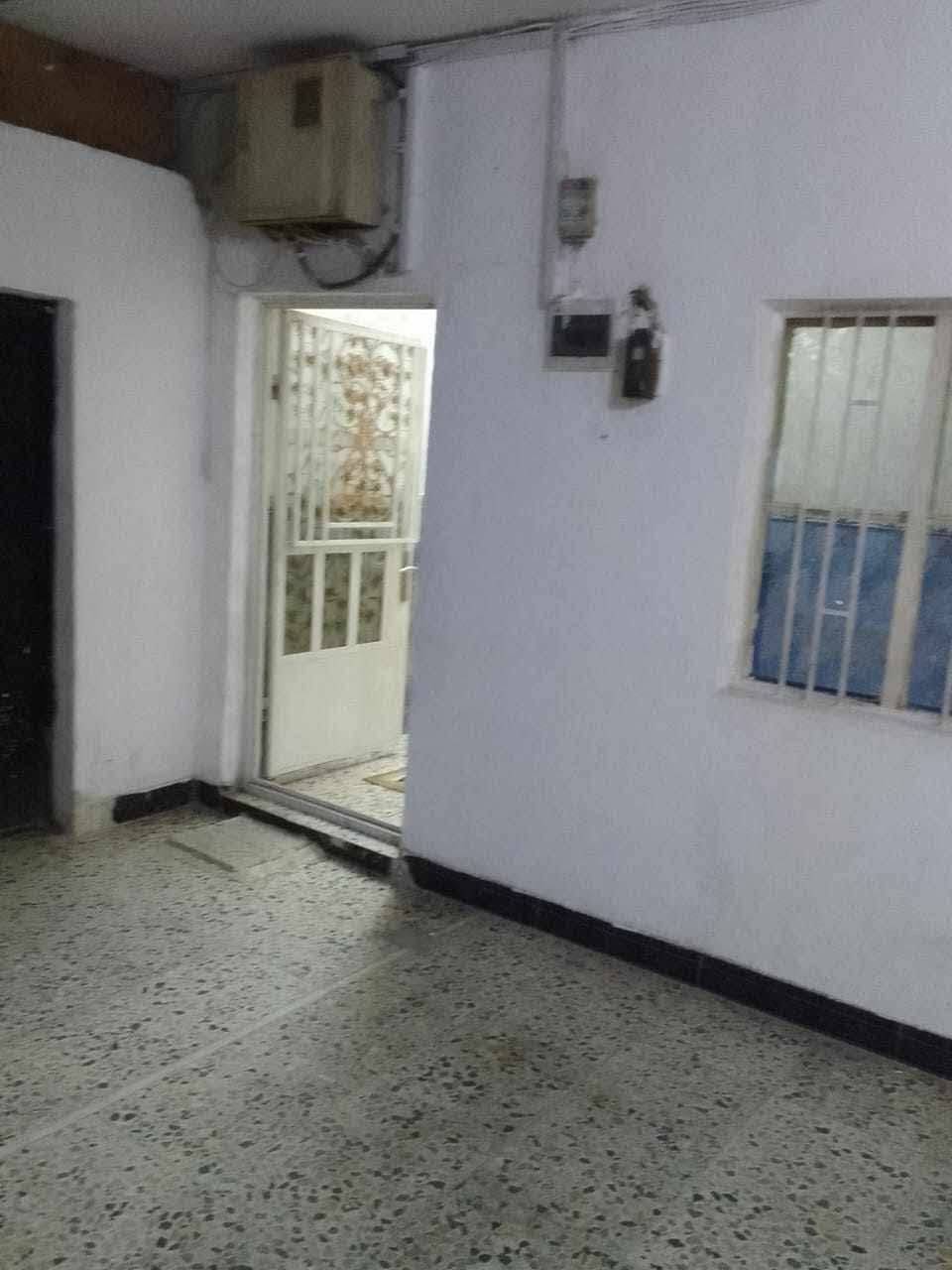 سلام عليكم بيت طابقين 110 متر عكاده بي 5 غرف واستقبال نضيف مكاني مدينه لصدر قطاع 31 مقابل جامع لحكمه لسعر 160 وبي مجال قليل لاستفسار اكثر      ***********
