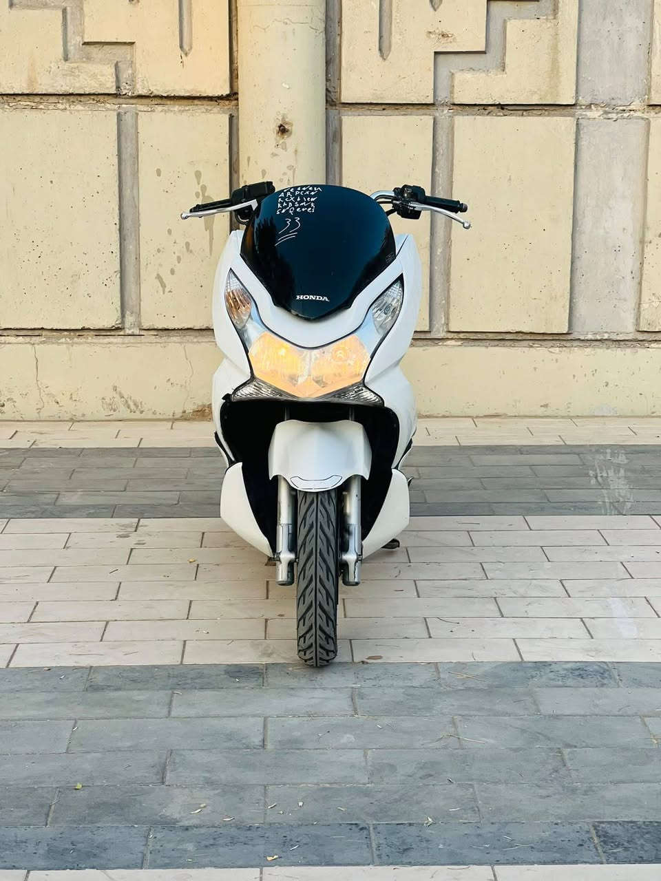 السلام عليكم للبيع دراجه pcxجيل الاول ماشيه19الف  دراجة  ماخذها رمبه الدراجه وأعلى ايدي حجم مكينه 150ياباني الاصلي دراجه جديده مال جناي وعلئ ايدي  
ياباني الاصلي دراجه كامله أستان كهربائي حساس ازدحام سويجات دراجه جديده الدراجه  احلا من الصور مال جناي المكان بغداد دراجة مكفوله اي نقص مابيه السعر مليون و300
وبيها مجال بسيط  
اي استفسار ***********
