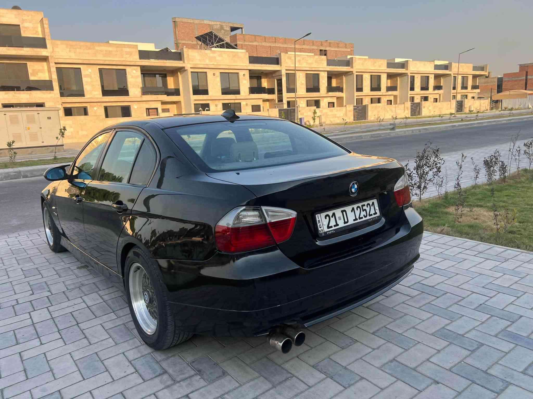 السلام عليكم
للبيع او مراوس حسب القناعه 
BMW 
حجم 330 محرك 6 سلندر n52
موديل 2007
فول مواصفات 
كير محرك صدر كفاله 
تبريد ثلج مكفوله من الضربه بس بيها بارد بسيط 
رقم شمالي تحويل مباشر هزه جديده
للاتصال ***********
مكان السياره بغداد حي الجهاد حي الحسين
السعر مناسب
