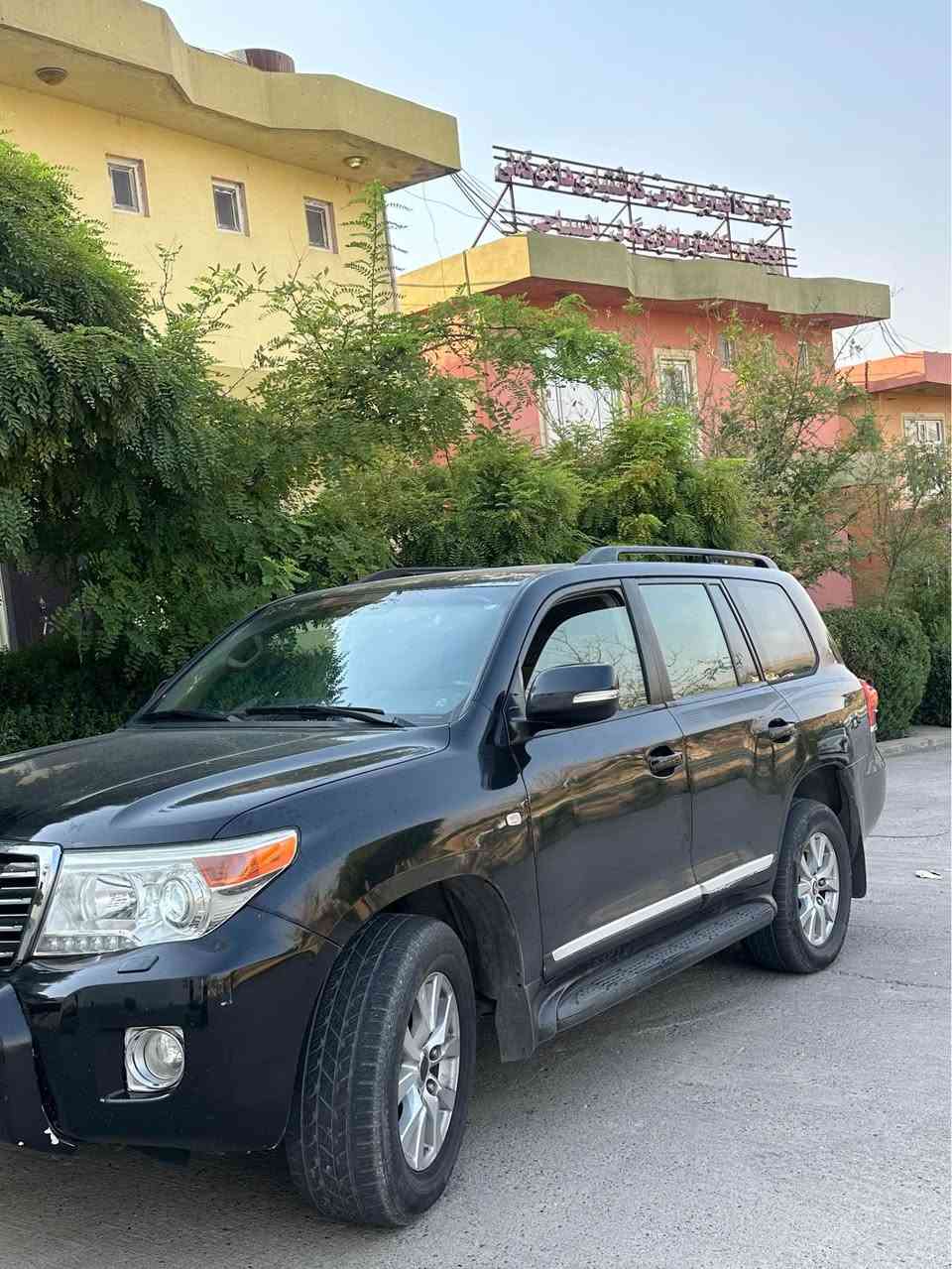 Land Cruiser 2008 GXR v8 
چوار پارچه بوياغ 
دوو ده ركه و چاملغ و بونيد 
ناو ده ركه ى نيه و شانسى نيه به شه رت 
سياره يه ك ده سته به ناوى خومه 
گير و مكينه و تعويل و غرامه ب شرت 
*********** 
٢٣٧$ مجال أربيل, العراق
