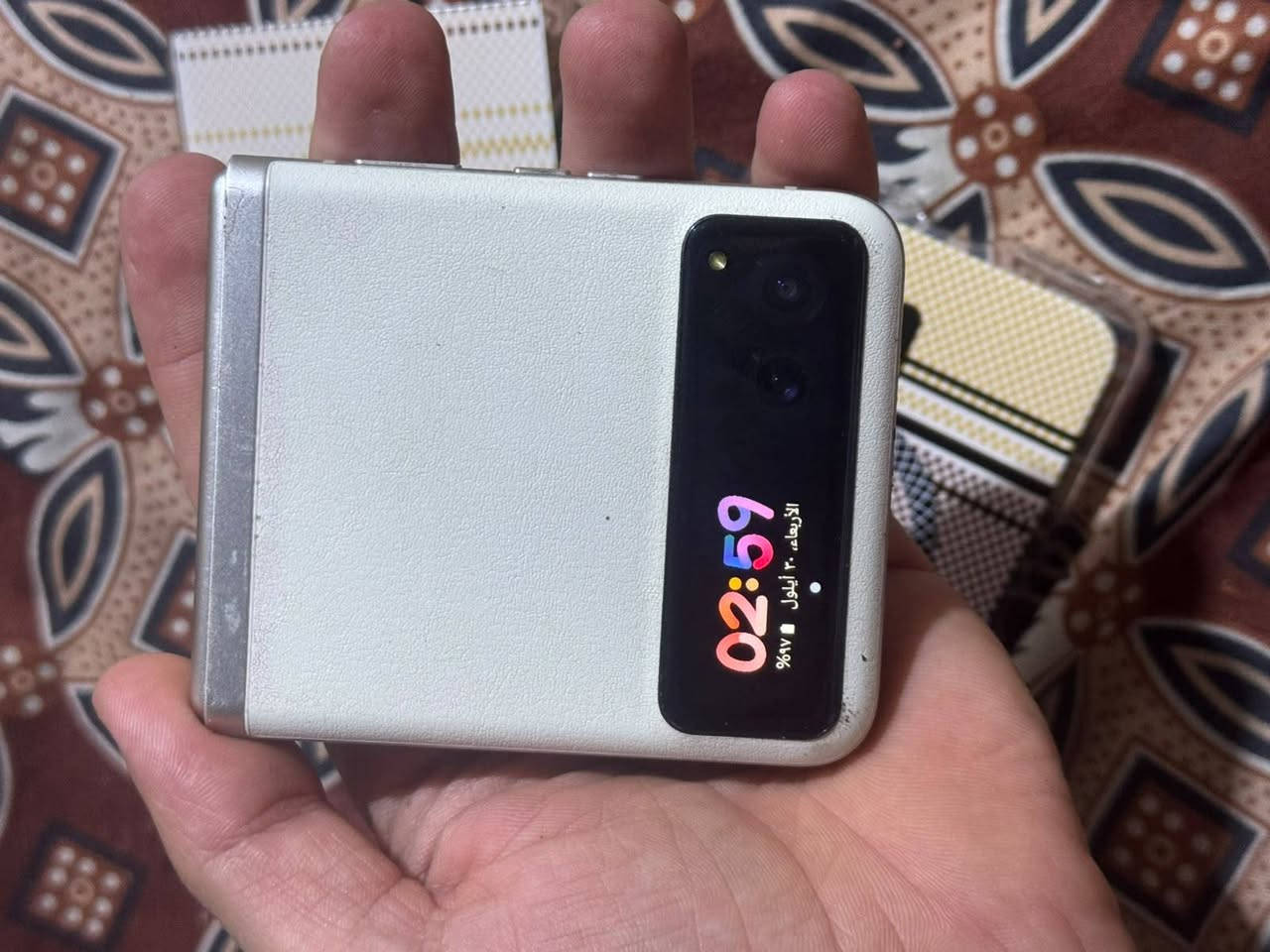 motorola razr 40s
موترلا رازر 40s 
بطاريه 4200
جهاز حيل جديد لدرجه 
مراوس #بايفووون فقط
سعرا 350 
مكاني تكريت القادسيه 
***********

نص مكتوب في الصور:
- لمحة عن الهاتف
- اسم الجهاز
- التخزين
- ٢٥٦ غ.ب/ ٢٧٠ غ.ب
- ذاكرة الوصول العشوائي (RAM)
- ٨ جيجابايت+٤جيجابايت (تعزيز ذاكرة الوصول العشوائي (RAM))
- الكاميرا
- الجهة الأمامية ٣٢ ميجابكسل / الجهة الخلفية ٦٤ ميجابكسل + ١٣ ميجابكسل
- الشاشة
- داخلية ١٠٨٠×٢٦٤٠ / خارجية ٣٦٨×١٩٤
- تفاصيل الجهاز
- حالة بطاقة SIM، الطراز، معلومات حول الجهاز، IMEI، إصدار Android
- معرّفات الأجهزة
- عنوان IP، عنوان وحدة تحكم وصول الوسائط (MAC) لشبكة Wi-Fi، عنوان وحدة تحكم وصول الوسائط (MAC) لشبكة Wi-Fi للجهاز، عنوان البلوتوث، وقت التشغيل، رقم الإصدار
- المعلومات القانونية
- التصنيفات التنظيمية
- تفاصيل الجهاز الطراز motorola razr 40s معلومات حول الجهاز إصدار Android 16 ThinkShield احم جهازك على كل المستويات قناة البرنامج softbank رقم الهاتف • بطاقة SIM Asiacell +964 770 800 4626 رقم الهاتف • بطاقة eSIM غير متاح حالة بطاقة SIM Asiacell +964 770 800 4626 حالة بطاقة eSIM