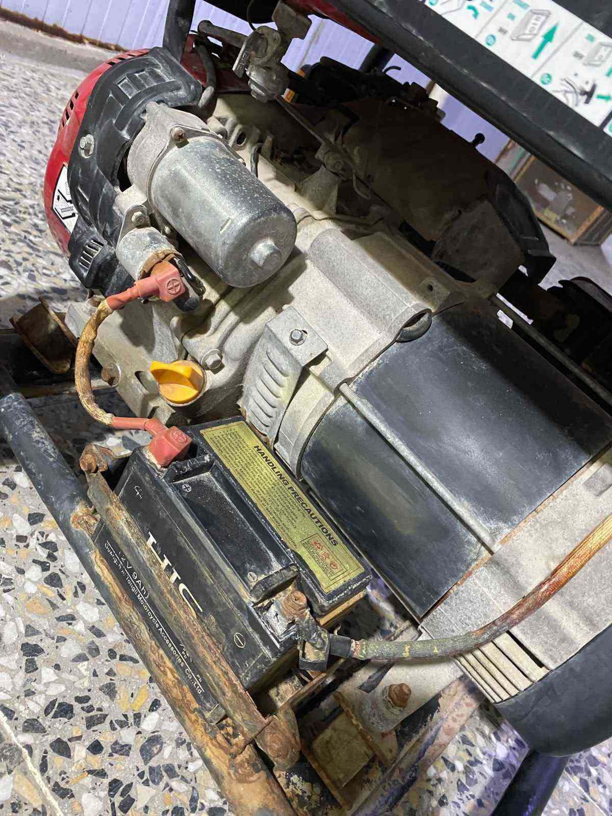 للبيع مولد 20 امبير حقيقي
تشتغل هندر وسلف وريمونت.
شرط اشغلك سبلت طن ونص مع اجهزة البيت. 
وشرط الفحص وضمان المولد ما محطوط اسبانه عليها يعني ابد ما ملعوب بيها. 
السعر 600 الف وبيها مجال قليل
العنوان/ البصرة الجبيلة *********** البصرة, العراق
