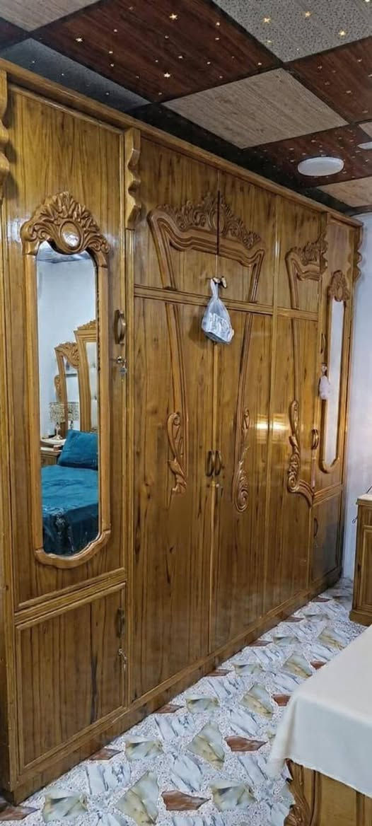 للبيع غرفه نجاره عراقيه شكل الفراشه
السعر مليون و١٠٠ وبيها مجال
الرقم ***********
