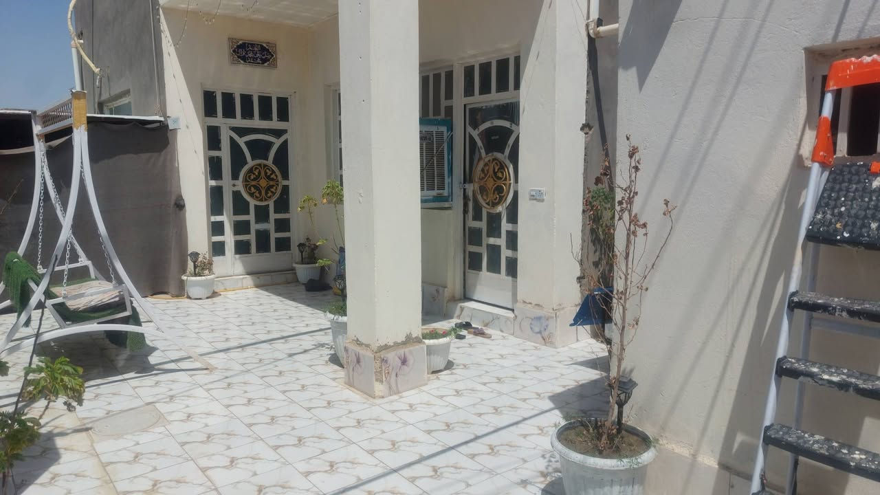 بسم لله الرحمن الرحيم
الديوانيه 
بيت طابو زراعي ال بو جاسم خلف شارع جامع الجوادين بين الحضاره وشارع الوكفه شارع المولد مال عقيل يم محل ابو ناجي . بيت طابوق من ساسه لراسه ركن المساحه ٢٥٠ 
يحتوي على ٢غرف ٥×٤ +صاله ١٠×٤ +مطبخ ٥×٤ + ستقبال ٤×٧ +صحيات داخليه وخارجيه +ممر عرض  ٢متر +منور عرض ١ متر +بيتونه ٣×٤+ سطح شتايكر جديد مال العام +ارضيت البيت بورسلاين واخيراً كهربايات البيت والماء جديد 

***********
