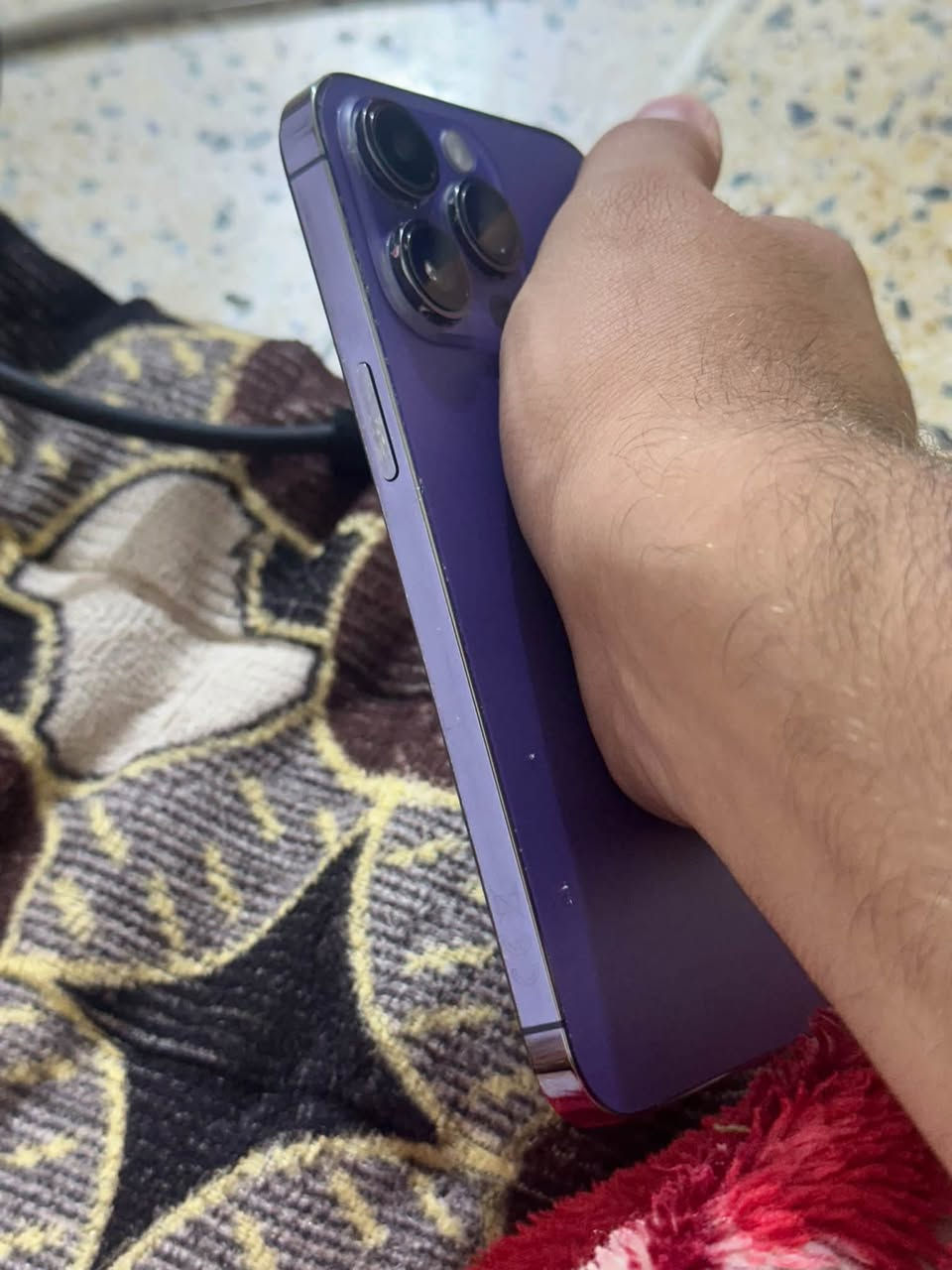 سلام عليكم
ايفون 14 برو ماكس 💜

الذاكره 256 قويه جدا 

البطاريه 76 ما يصرف شحن 

ألون البنفسجي 💜 المميز 

شرق اوسط ماستر  AA/A

 مبدل بي شاشه اصليه احسن نوعيه موجوده وضهر اصلي والكاميرا الاماميه مال السلفي ما تشتغل يعني الفيس أيدي ما يشتغل بس صلحه يرجع طبيعي  اثر وكعه من أيدي على الأرض يعني تصلح ب20 او اقل 

والباقي مكفول كله الجهاز صارله 4 سنوات تقريباً 

السعر  خاص فقط 

وايضاً متوفر توصيل لجميع محافظات العراق 🇮🇶

نص مكتوب في الصور:
- 3:51 47 حالة البطارية والشحن رسالة مهمة حول البطارية حالة بطارية هذا الـ iPhone متدنية جدا. يمكن استبدال البطارية عن طريق أحد مزودي خدمة Apple المعتمده لاستعادة المستوى الكامل للأداء والقدرة العثور على خيارات الخدمة... 76% الحد الأقصى للقدرة هذا قياس لقدرة البطارية مقارنة بقدرتها عندما كانت جديدة. قد تتسبب القدرة المنخفضة بتقليل ساعات الاستخدام بين عملية الشحن والأخرى أقصى قدرة للأداء ستساعد الأنظمة المضمنة في النظام والمكونات في تخفيف آثار الأداء التي قد تلاحظها أثناء التقدم الكيميائي في عمر بطارية iPhone شحن البطارية المحسن للحد من استنزاف عمر البطارية، يتعلم الـ iPhone من عادات الشحن اليومية، بحيث ينتظر ولا يتجاوز 80% حتى يحين موعد حاجتك إلى استخدامه