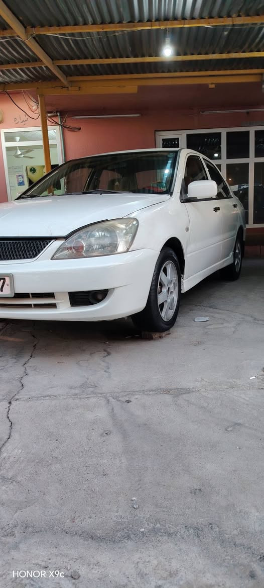 لانسەر مۆدیل 2008 مواسەفات کویتی زۆر جوانە ماڵی دۆستە 
ناو فورمیکا
ناوزەرد 
ئۆتۆماتیک 
ئاوینە کارە بای 
ئەی بیئیس 
مەکینە گەورە بیلاد 
دەسک ستیل 
ویلکەب 
تازە سیر فزی کامل کراوە 
هەمو گیانی بەشەرت 
سی بارجەی بۆیاخە بی ناو کرتن 
لە سلیمانیم کی حەزی لی بو تیڵ بکات ببور جوای نامە نادەمەوە 
ئاڵو گۆڕیش دەکەم شتیک بە دڵم بیت 
74 گەڵاو مەعامەلە 
*********** شربازهير, السليمانية

نص مكتوب في الصور:
- HONOR X9c