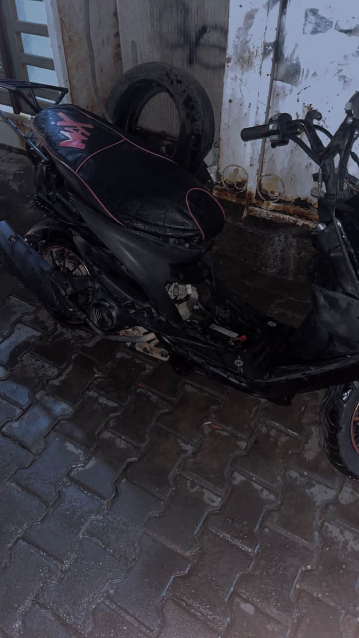 السلام عليكم دراجة ماكس عدله ب300 وبيها مجال شي بسيط يجي وياها بكلايت وكفرات زرك ودشبول امامي تحتاج ترتيب مكاني بغداد الاعضمية ***********
تواصل واتساب
