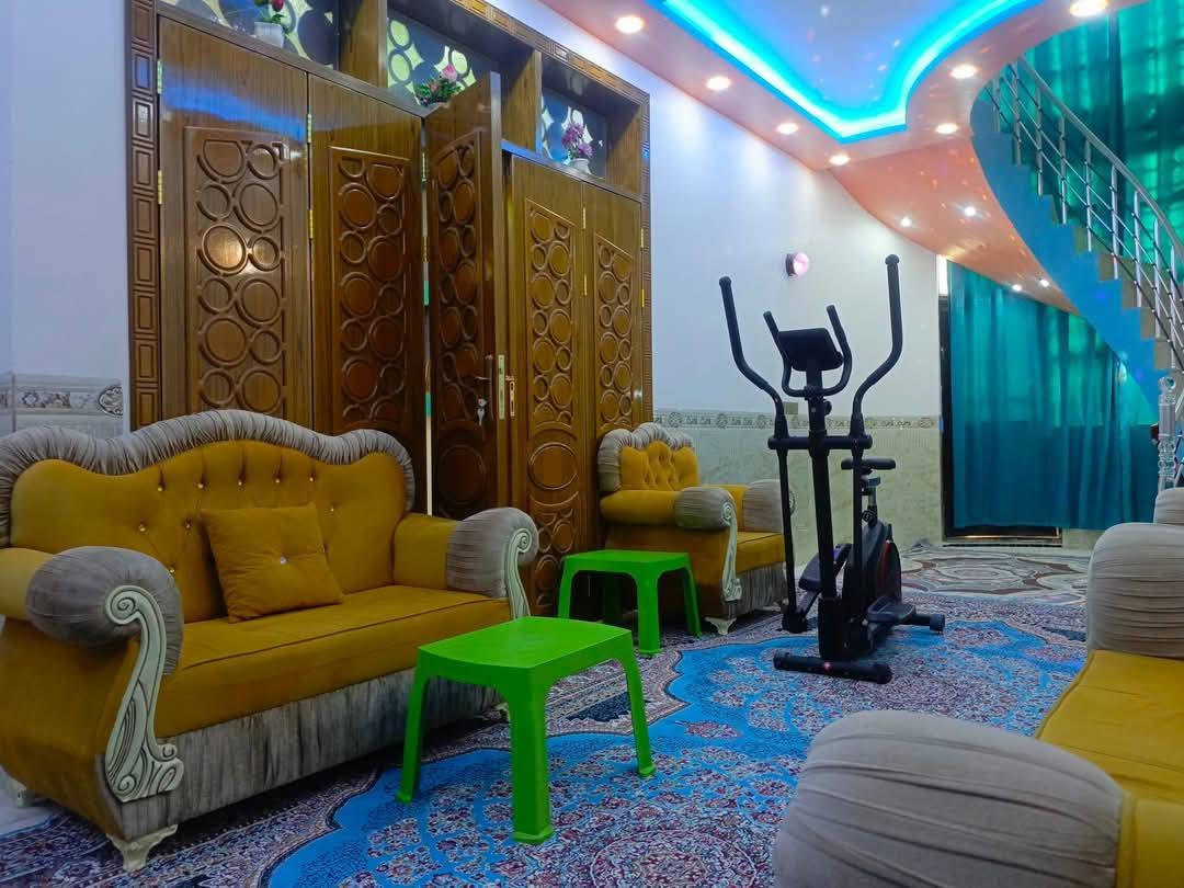 موقع مثالي للسكن في مدينة كربلاء المقدسه 📍 
المساحه ١٣٧٠ (دار ٢٤٠متر - حديقه - كراج - مساحه واسعه) 
العنوان في مدينة كربلاء المقدسه - الإبراهيمية 
يبعد ٥٠ مترا فقط عن الشارع العام
​سند الملكية ة طابو زراعي 
السعر ٢٧٠ مليون وقابل للتفاوض للجاد في الشراء 
 الاتصال 📞 ‏‪***********‬‏
‏‪***********‬‏
