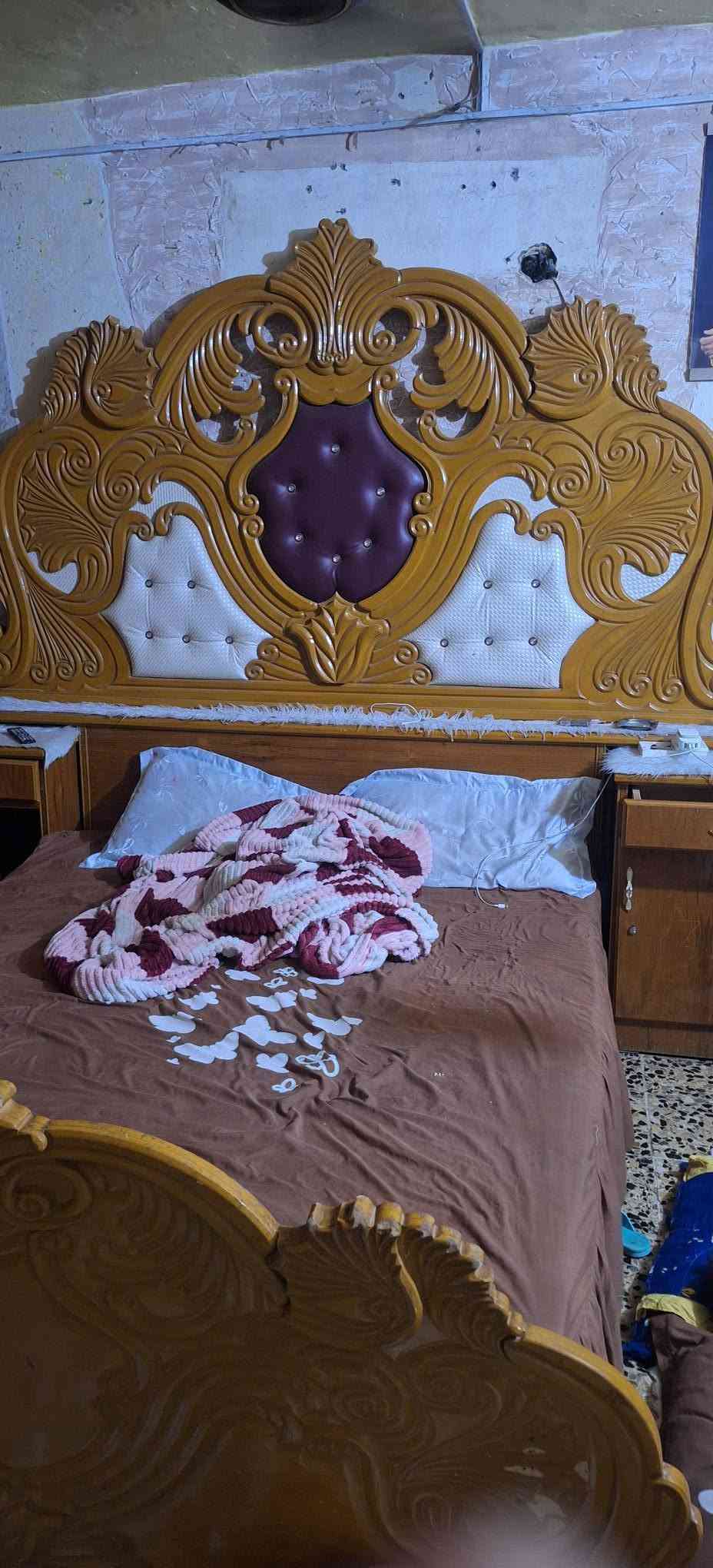غرقة تسكام وظخمه للبيع
نضافه 90%100 كلشي مابيها ناقصها بس اقفاله للبيبان
كنتور 6 باب وقياس الكنتور عرض 4 متر ورتفاع 3 متر  
مكاني واسط *********** 
السعر مليونين قفل

