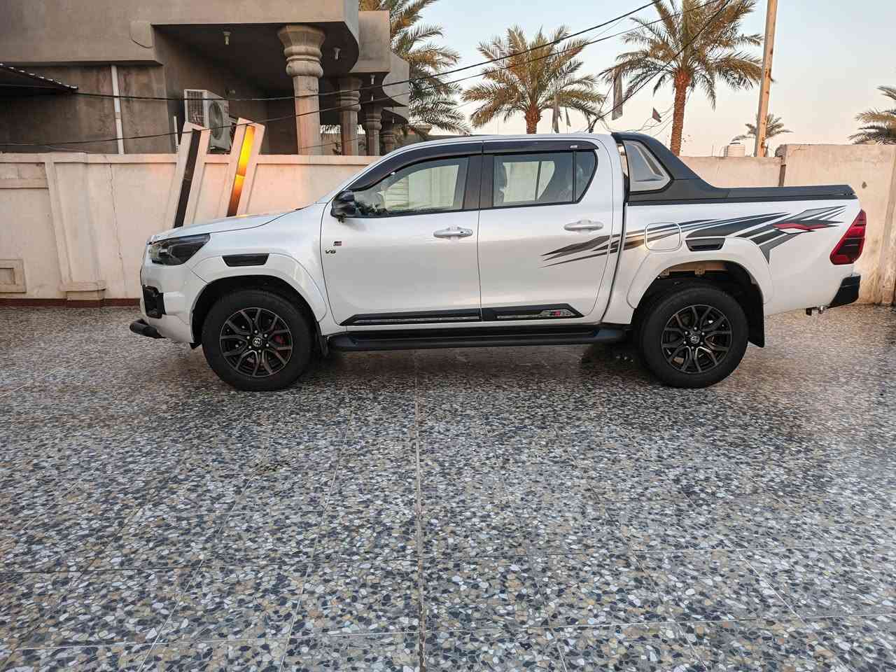 السلام عليكم بيكم البيع جي آر مديل ٢٣ارقم أربيل بسمي ماشيه ٧٨الف بيه بارد بسيط بنيد جكات سعر٣٧٠وبيه مجال الاستفسار ***********مكان بغداد
