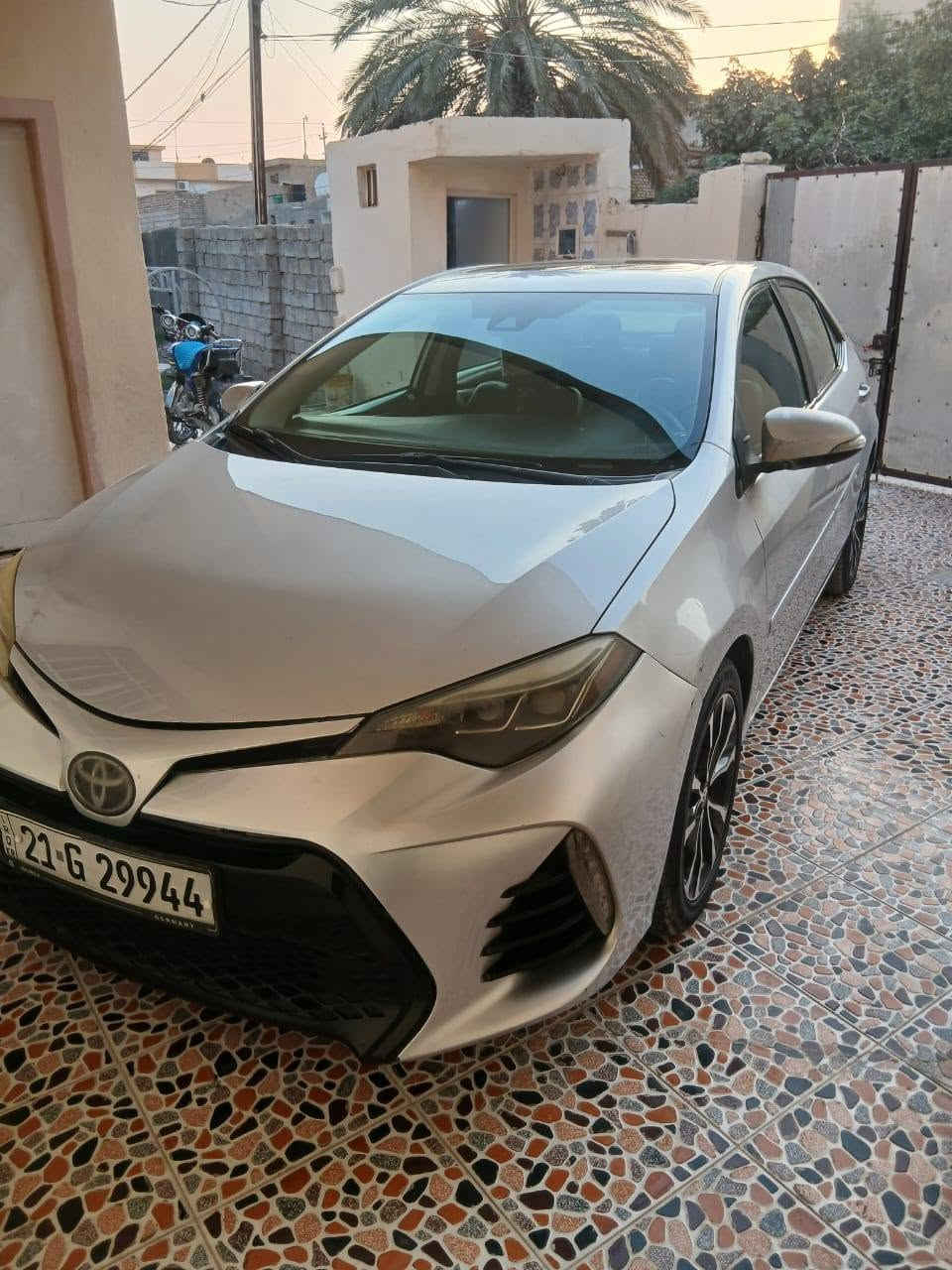 كورلا ١٧ XSE فول الفول بيها جاملغ خلفي صبغ و ٣ قطع مبدلات بلادي حجر رادار كامله السياره من كلشي جاهزه محرك كير حداديه تايرات  رقم سليمانيه ب اسمي هزه سنويه رقم كله جديد السعر ١٢٥ و بيها مجال ***********
