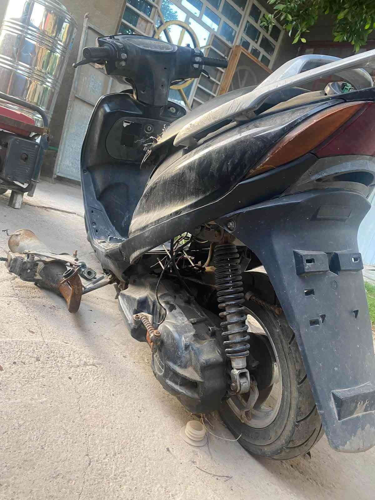 سلام عليكم دراجه كوم حديد مفصخه مثل ما واضح بل صور المكان بغداد الحسينيه مقابل المرور ***********

