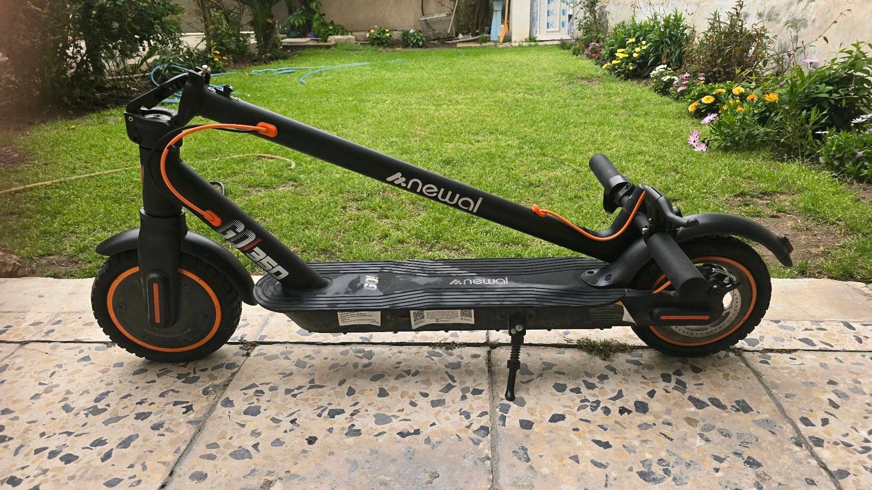 سكوتر كهربائي شركة النوال
محرك قوي 350 واط (Brushless)

بطارية 7.8 تدوم حتى 25 كم بالشحنة

يدعم تطبيق Minirobot للتحكم الكامل بالسكوتر عرض

السرعة البطارية, القفل وغيرها

إطارات ممتصة للصدمات مناسبة لجميع الطرق

شاشة عرض / لوحة تحكم متعددة الوظائف

مزود بنظام فرامل ABS مانع للانزلاق ثبات وأمان عالي

مناسب للدوام والمشاوير اليومية اقتصادي وسهل الاستخدام تصميم أنيق ولون أسود

الحالة مستخدم نظيف 90% الموقع بغداد حي الجامعة موجود توصيل داخل بغداد فقط السعر: 325 وبي مجال للتواصل ***********
