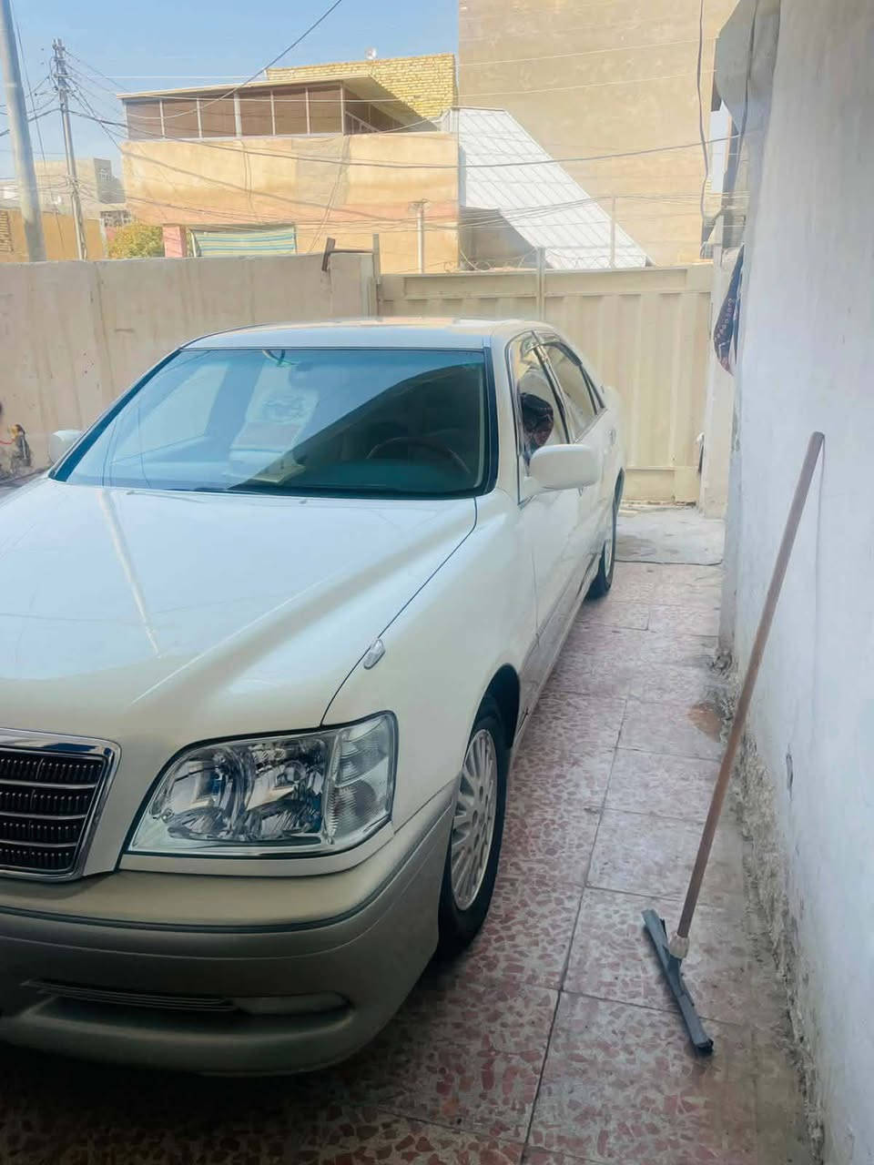 لليدور طك كارتون وسلفون وناشف
ملكه... كصة قماره فقط .. ادوات. ادوات.. 
السياره زيروووو وكلشي بيها راجع بوضع الشركه
السياره جاهزه مجهزه على اخر حبايه من جميع النواحي
تبريد انجماد وشرط الفان يدك باالبرده يعني متعوب عليها
3 دكم .. برده خلفيه.. 
ويل ليزري مع تخم تاير جديد 
واليعرف قيمة هيج سياره عليه بسبع عافيات
فدوه اروحلك هاي سياره بعدهي كارتون ولا تخابريني وتكلي لكيت وحصلت 
السوك متروس وكلشي بيه
السعر 42 وبيه مجال قليل
 المكان واسط
‏‪***********‬‏
