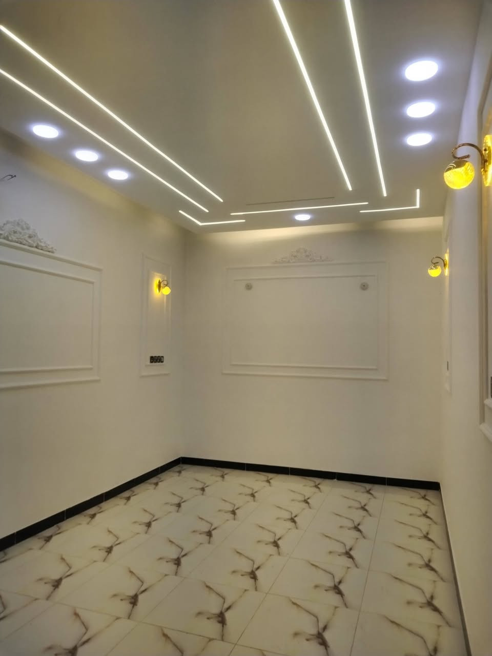 بيت للبيع  100  متر طابقين جديد ٣ غرفة شارع 15 متر منطقة 41477  التواصل***********
