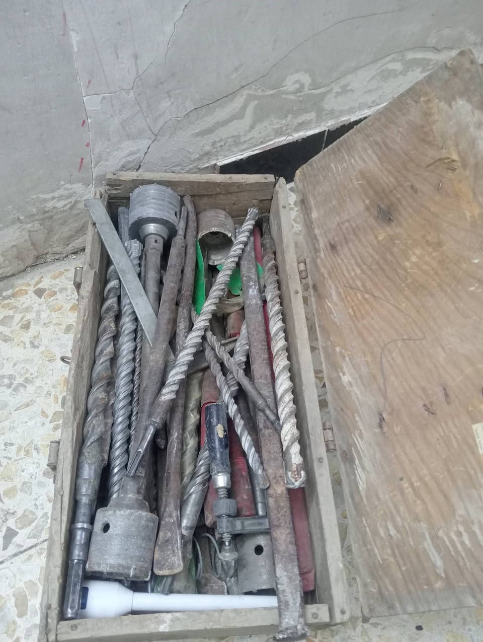 السلام عليكم 
شلعه براين ادريلات انواع الدريلات المختلفه 
كبير وصغير الاحجام مع قلم واهيام 
البيع شلعه 
مكاني بغداد الحبيبيه 
واتساب 
***********
