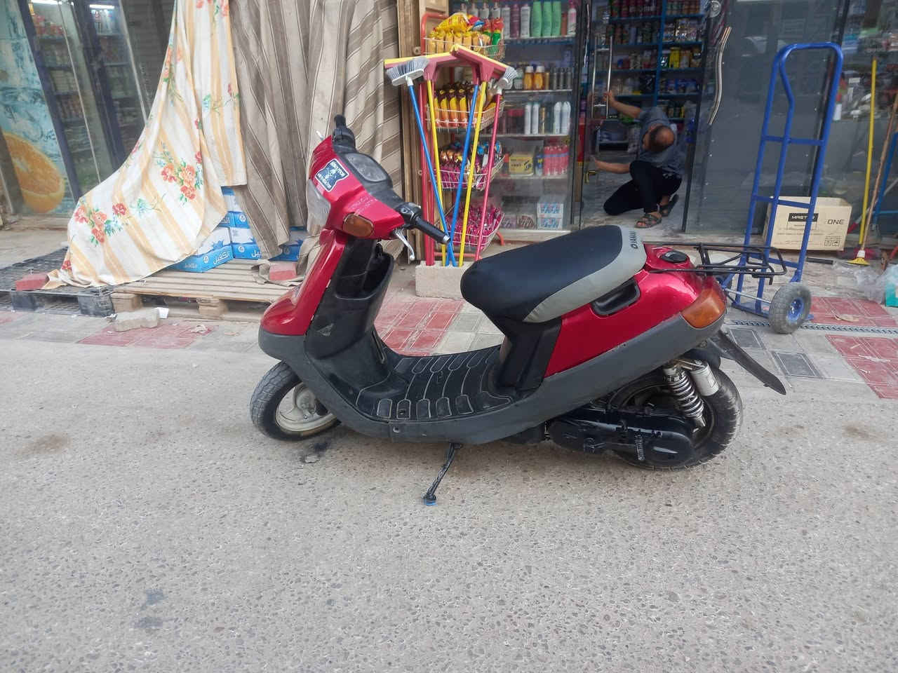 السلام عليكم دراجه بطه لبيع نضيفه معدل شلع مكينه خرسه لاصوت كير ولا روله تايرات جدد وياله جدد شلعه شك الكاع شاصي مكفول مكينه ناعمه كله شغال سعره ٢٢٥وبيه مجال الاستفسار مراسله الصفحه او رقم ***********
