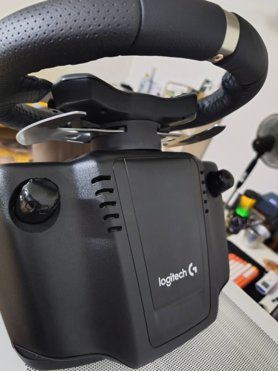 مساء الخير 💚 💙
دركسون Logitech G920
نظافة  100٪ كامل ملحقات مع الكارتونه سعره قفل 250 نهائي متوفر توصيل مكاني بغداد الحرية ***********
