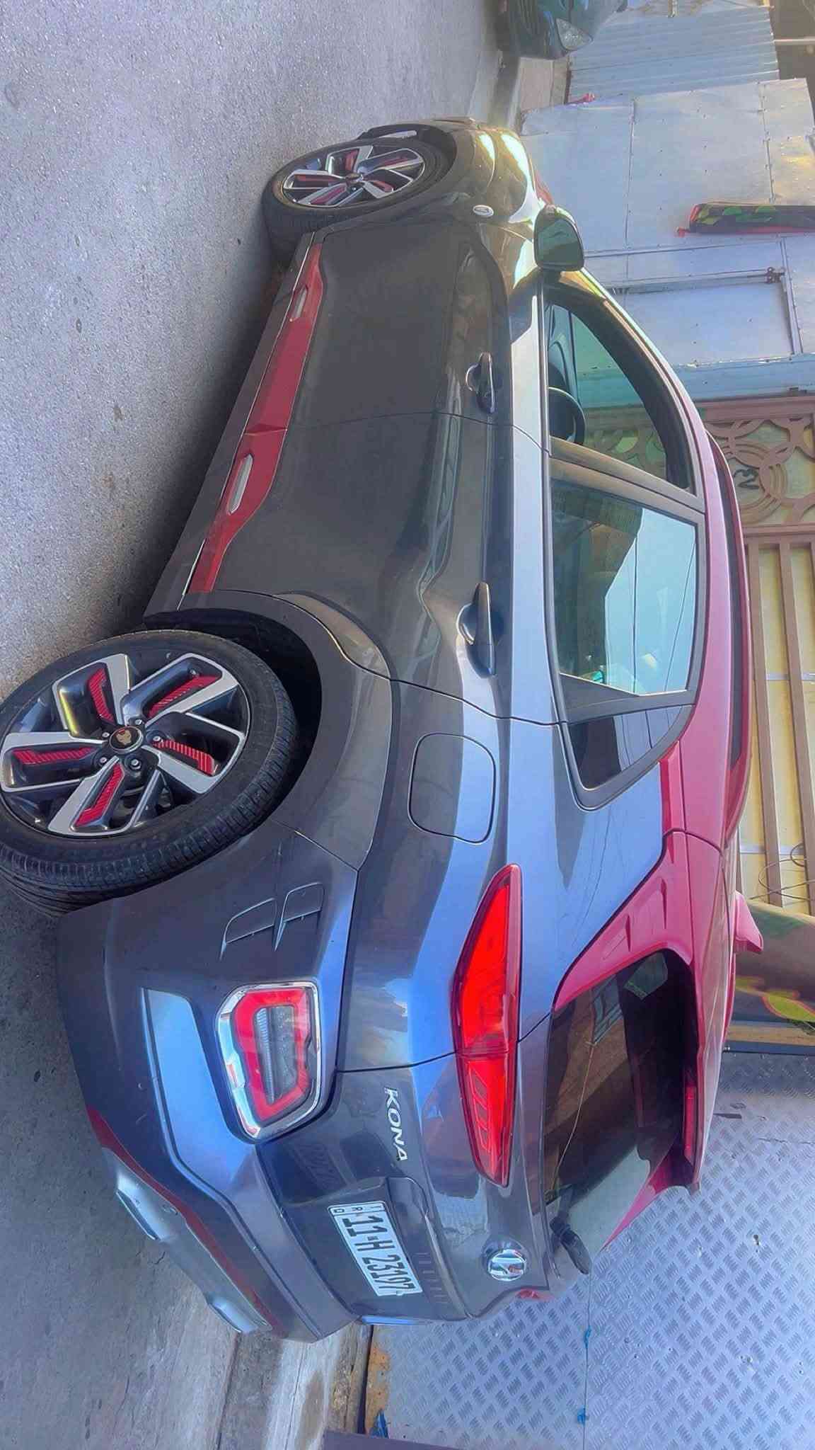 السلام عليكم  للبيع كونه 2019 فول 1/1
Hyundai Kona Iron Man Edition

* الموديل: 2019

* الفئة: Iron Man Edition

* المحرك: 1.6L T-GDI Turbo

* عدد السلندرات: 4 سلندر

* القير: 7 سرعات DCT دبل كلتش

* نظام الدفع: AWD دفع رباعي

* ويل حجم 18 إنچ Iron-Grip Dual Tone

* نظام الصوت: Infiniti Premium Audio

* السماعات: 8 سماعات

* الشاشة: 8 إنچ Touchscreen

* Apple CarPlay: موجود

* Android Auto: موجود

* الشحن اللاسلكي: موجود

* Head-Up Display HUD: موجود

* عدادات: شاشة LCD قياس 4.2 إنچ

* المقاعد Leather مع تطريز وتفاصيل Iron Man

* المقاعد الأمامية: تدفئة 

* الدخول والتشغيل Smart Key + Push Start

* نظام نزول المنحدرات: موجود

بسمي عنوان بغداد حي القاهره ***********

السعر ١١٣ وبيه مجال بسيط
