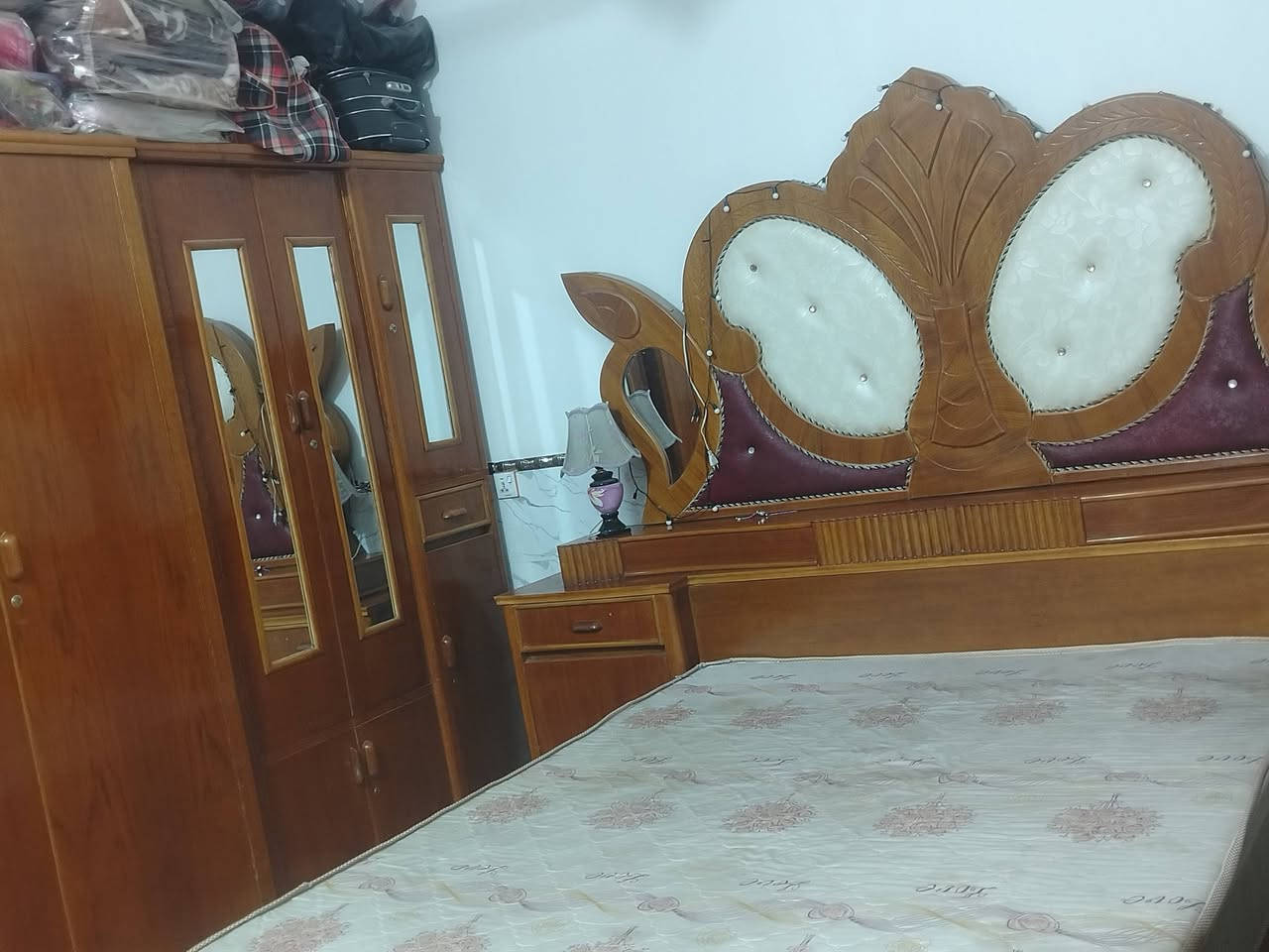 السلام عليكم. غرف نوم تسكام للبيع.. اتصال على (***********) الديوانيه مركز
