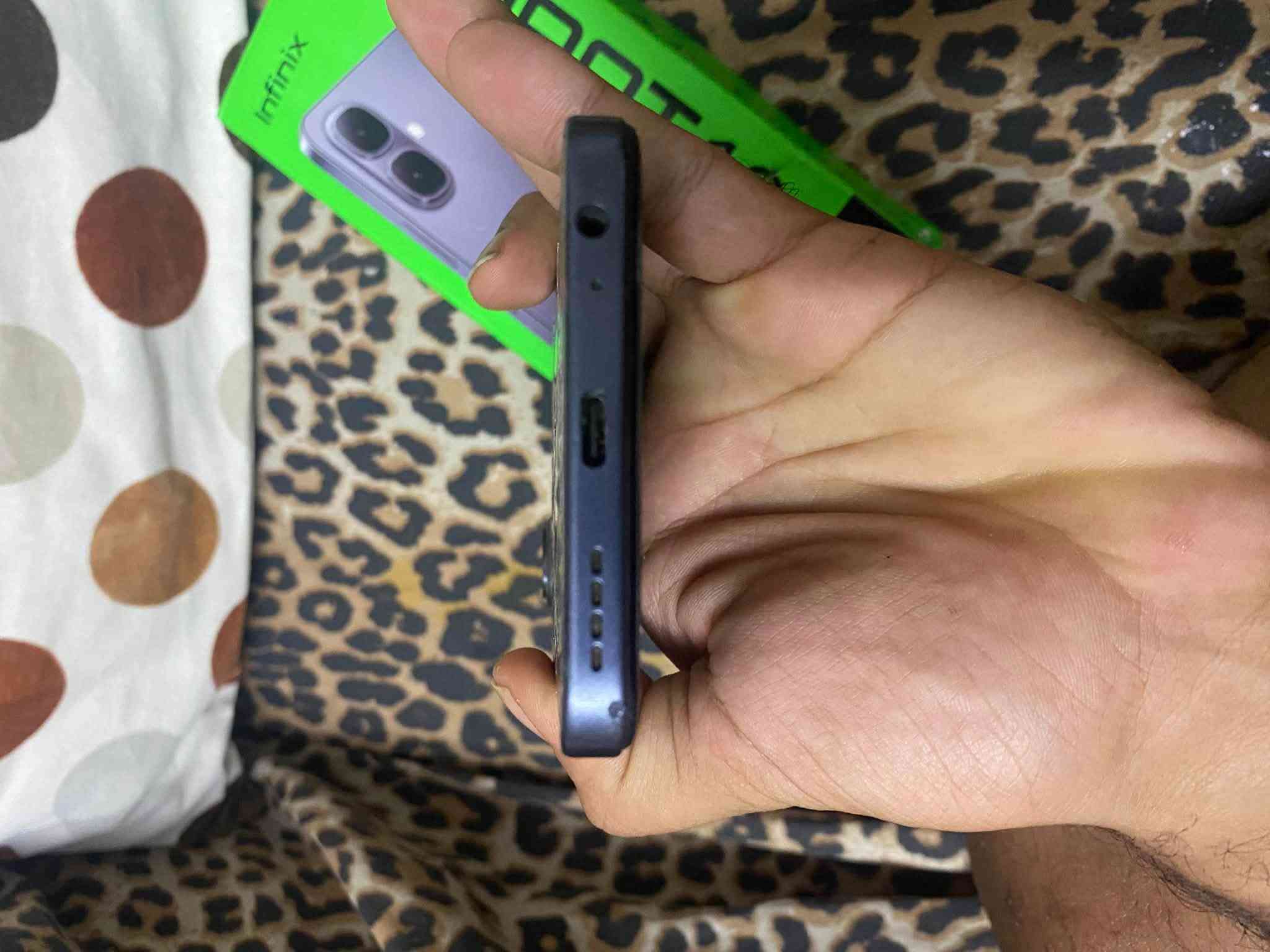سلام عليكم انفنكس سمارت ١٠ الذاكره١٢٨ وشاشه ١٢٠ هردز الجهاز كامل وكلشي مابي شي بصمه جانبيه بس الشاشه بيهة فطور بس ممثر للبيع  ب٩٠ وبي مجال بسيط ومكاني الاعضميه او احيانن الاحسينيه وهتذ رقمي ***********
